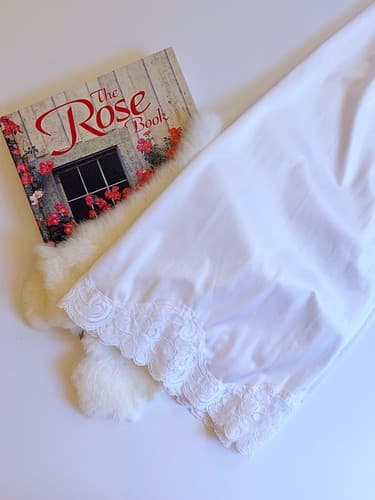 Vintage Vanity Fair Lingerie Pinup Slip White Romantic Floral Lace Small