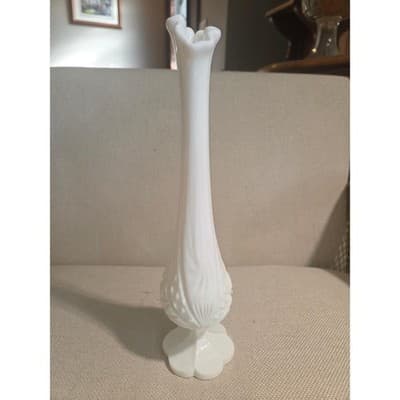 RARE! Vintage Milk Glass Vase – Geometric Diamond Pattern – Ruffled Top