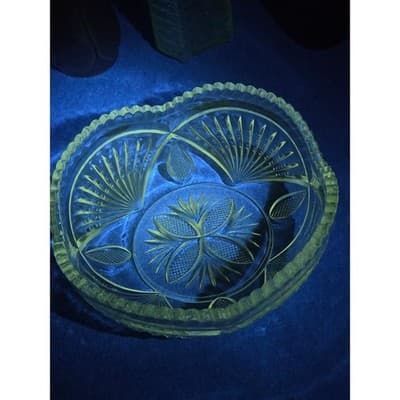 Vintage Heisey Pineapple Fan Oval Glass Bowl UV Glow Manganese 365nm