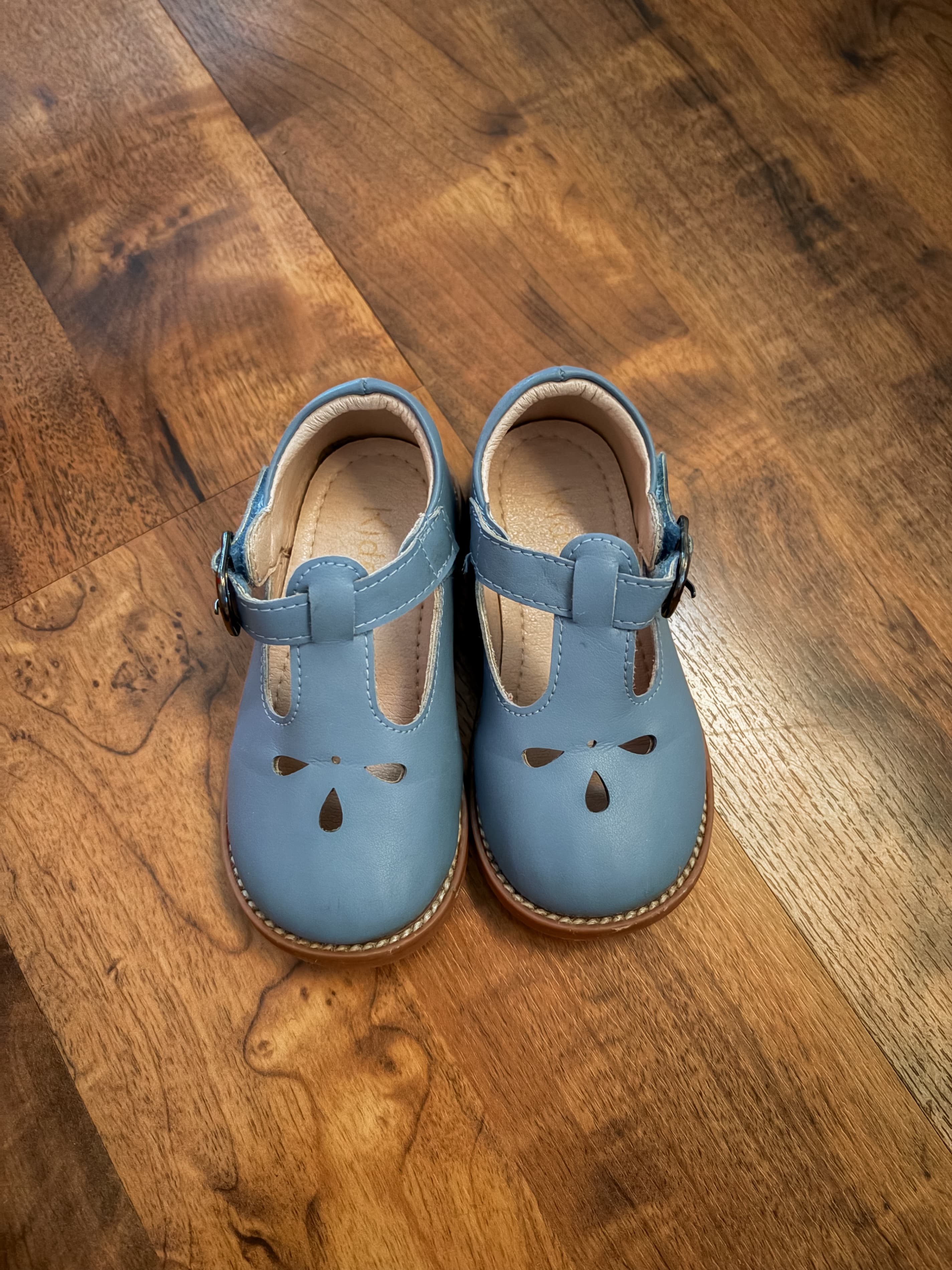 Kiderence size 6 girls blue Mary Jane’s