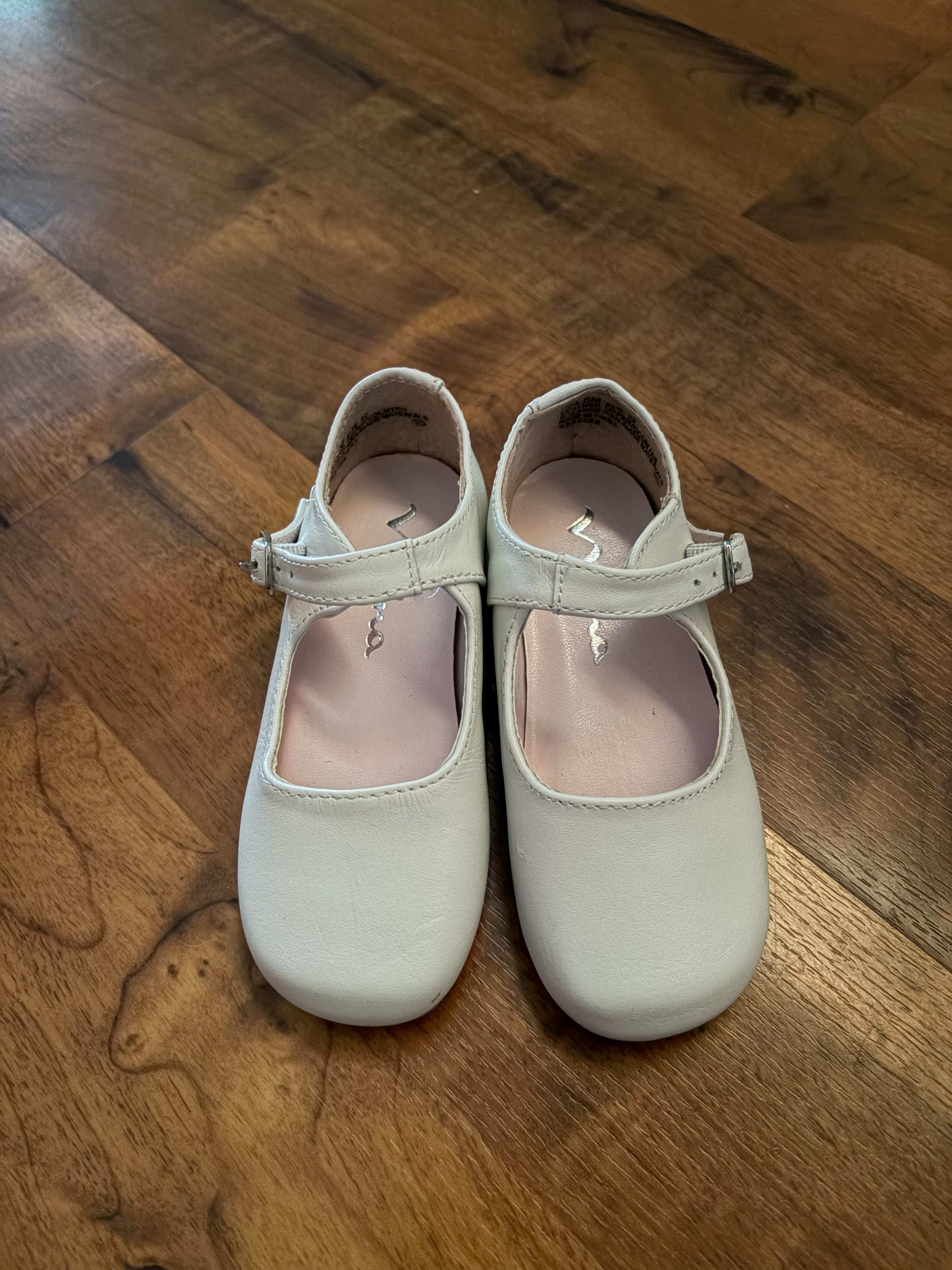 Nina girls white shoe size 6
