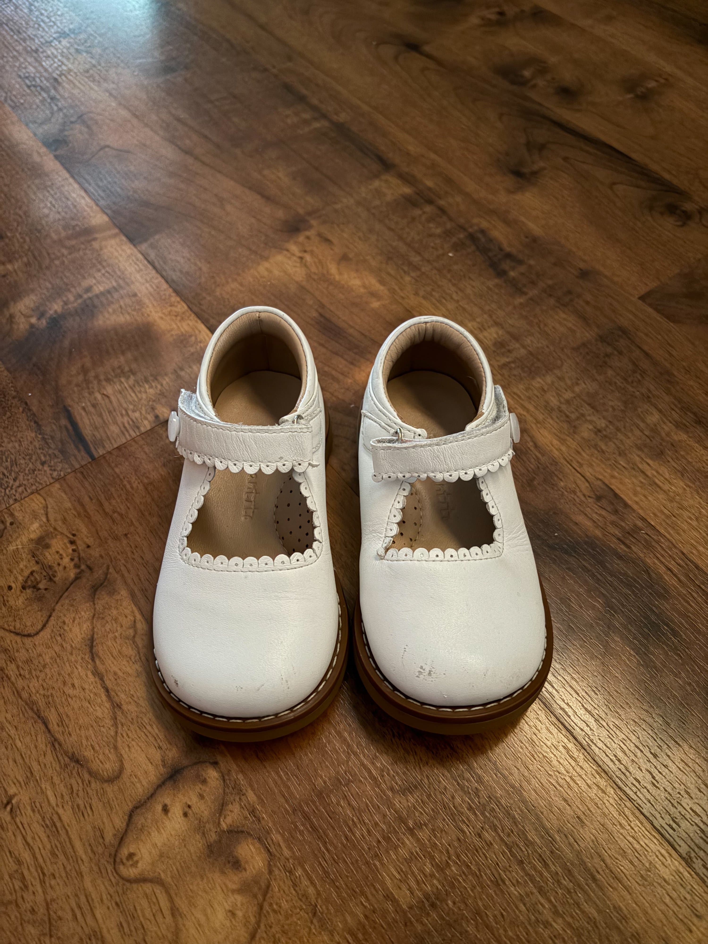Elephantito girls size 7 white Mary Jane’s