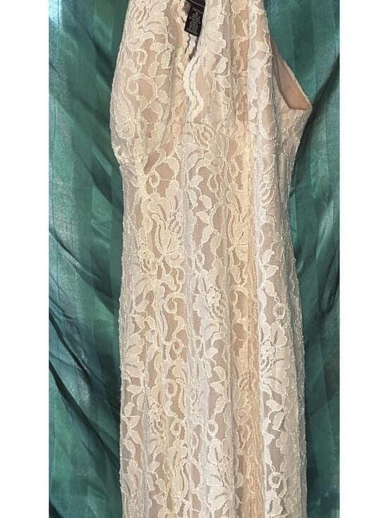 NW Nightway Size 6 White Lace Full-Length Gown