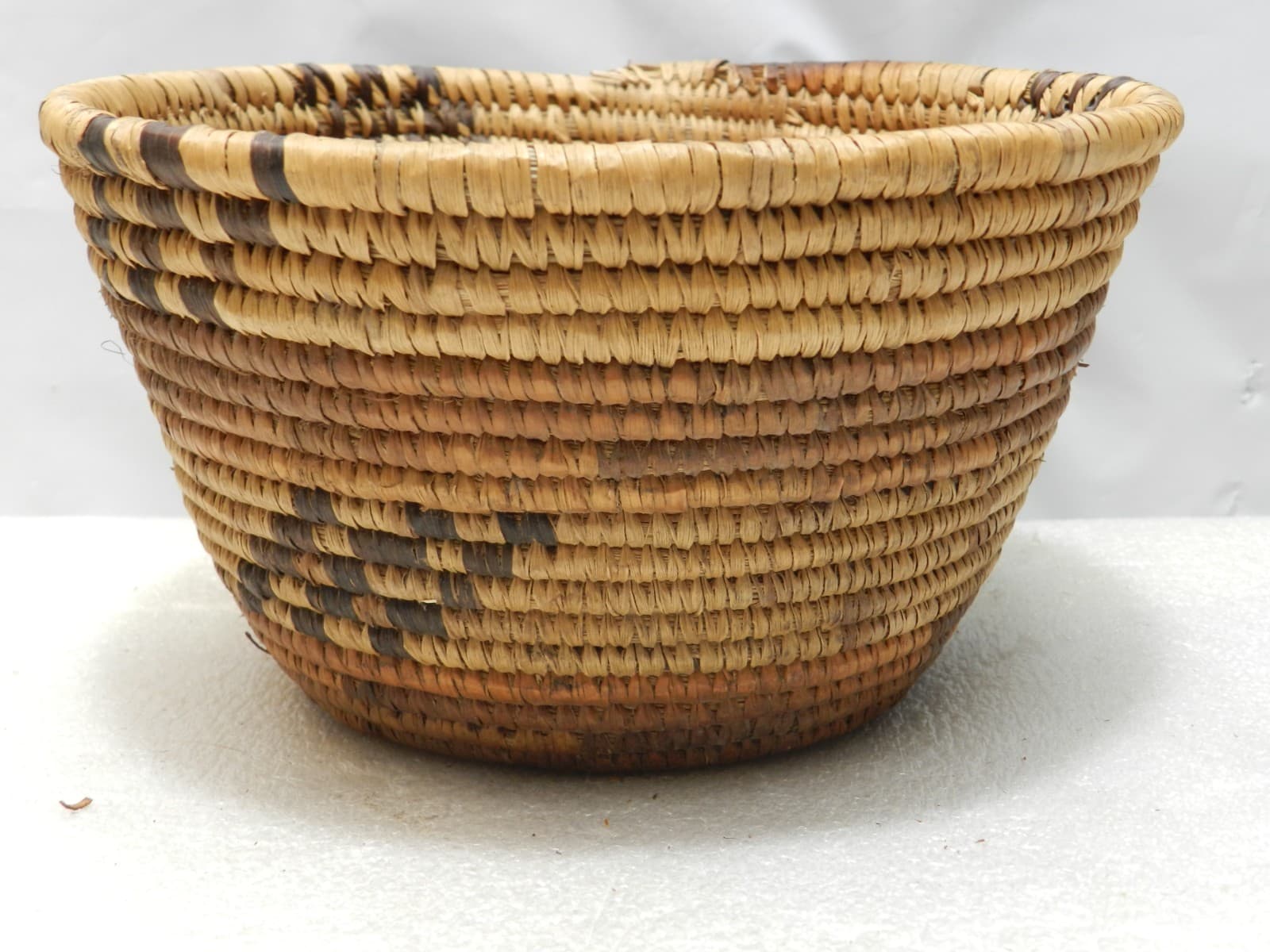 Native American Pima/Papago (Tohono O'odham) Hand-Woven Coiled Basket Bowl C53S