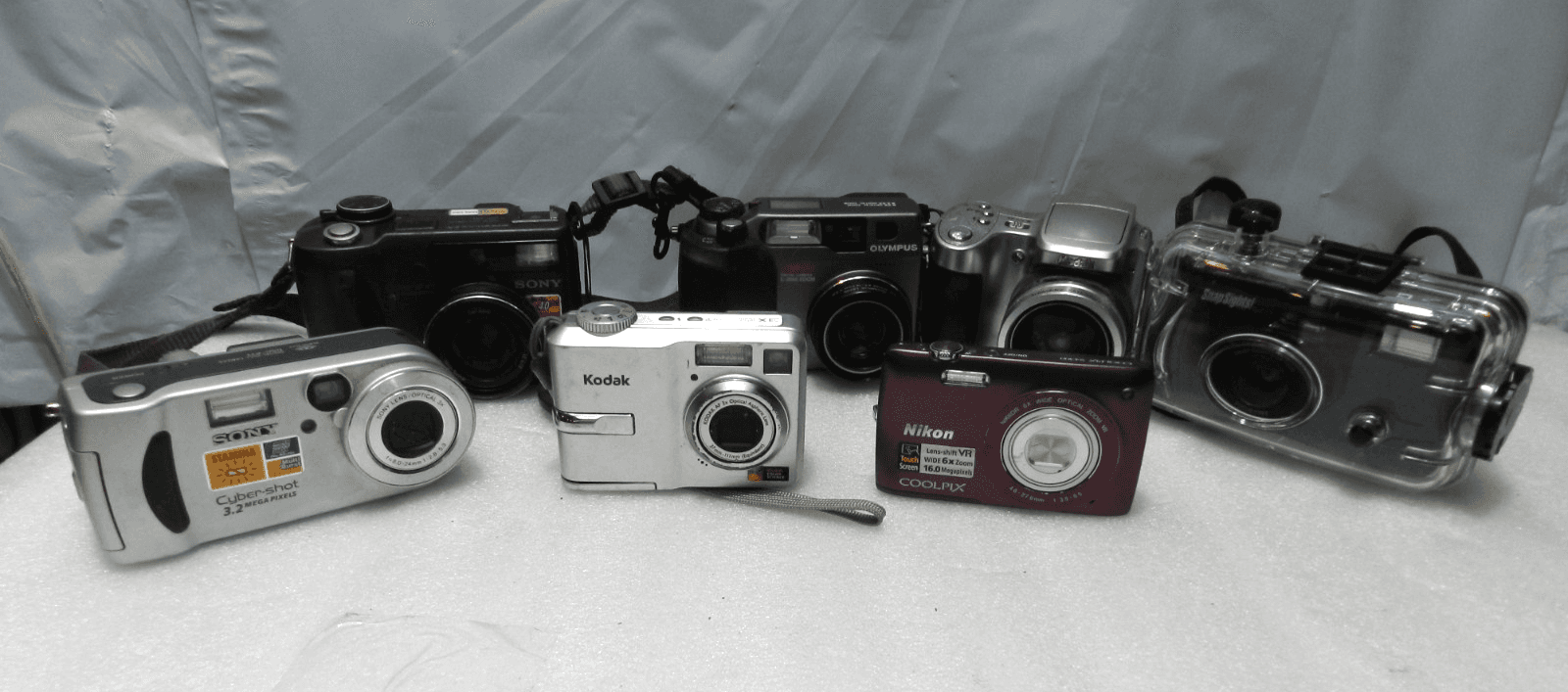 7 Assorted Digital Compact Cameras Olympus Kodak Sony Nikon (E77K)