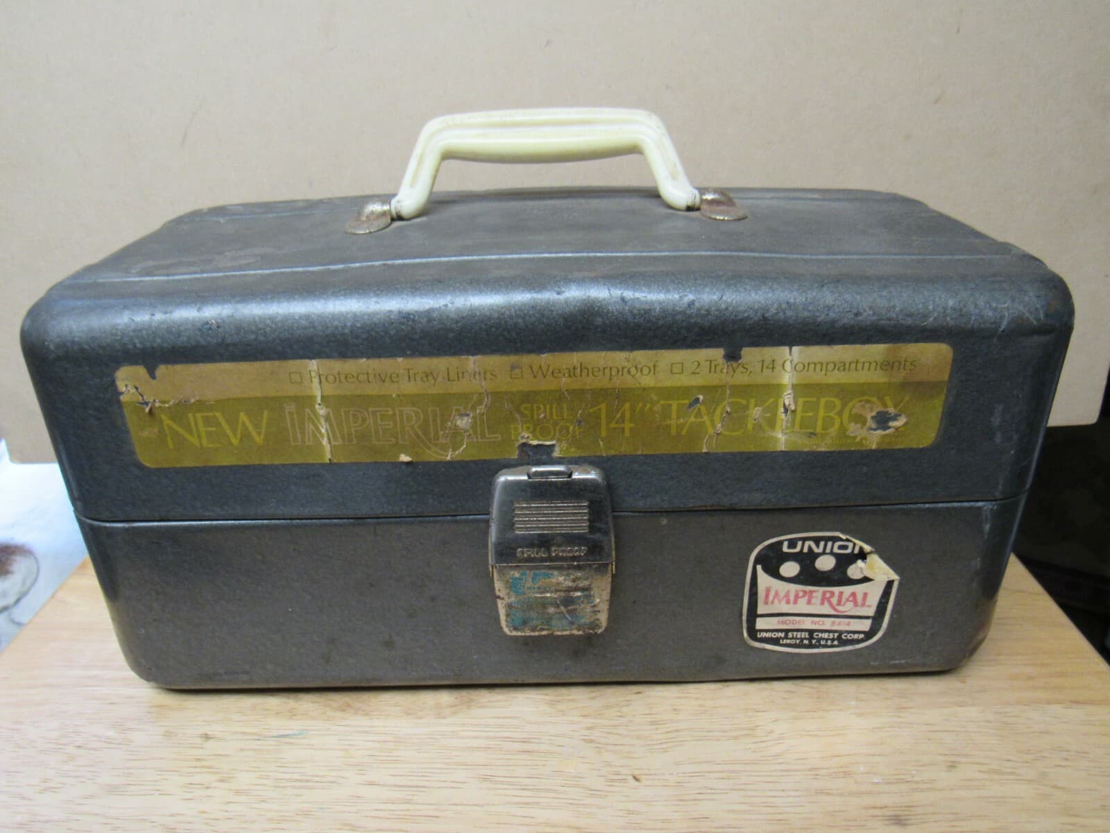 Vintage Union Imperial Model No 8414 Steel 14" Tackle Tool Box w/2 Trays (K)