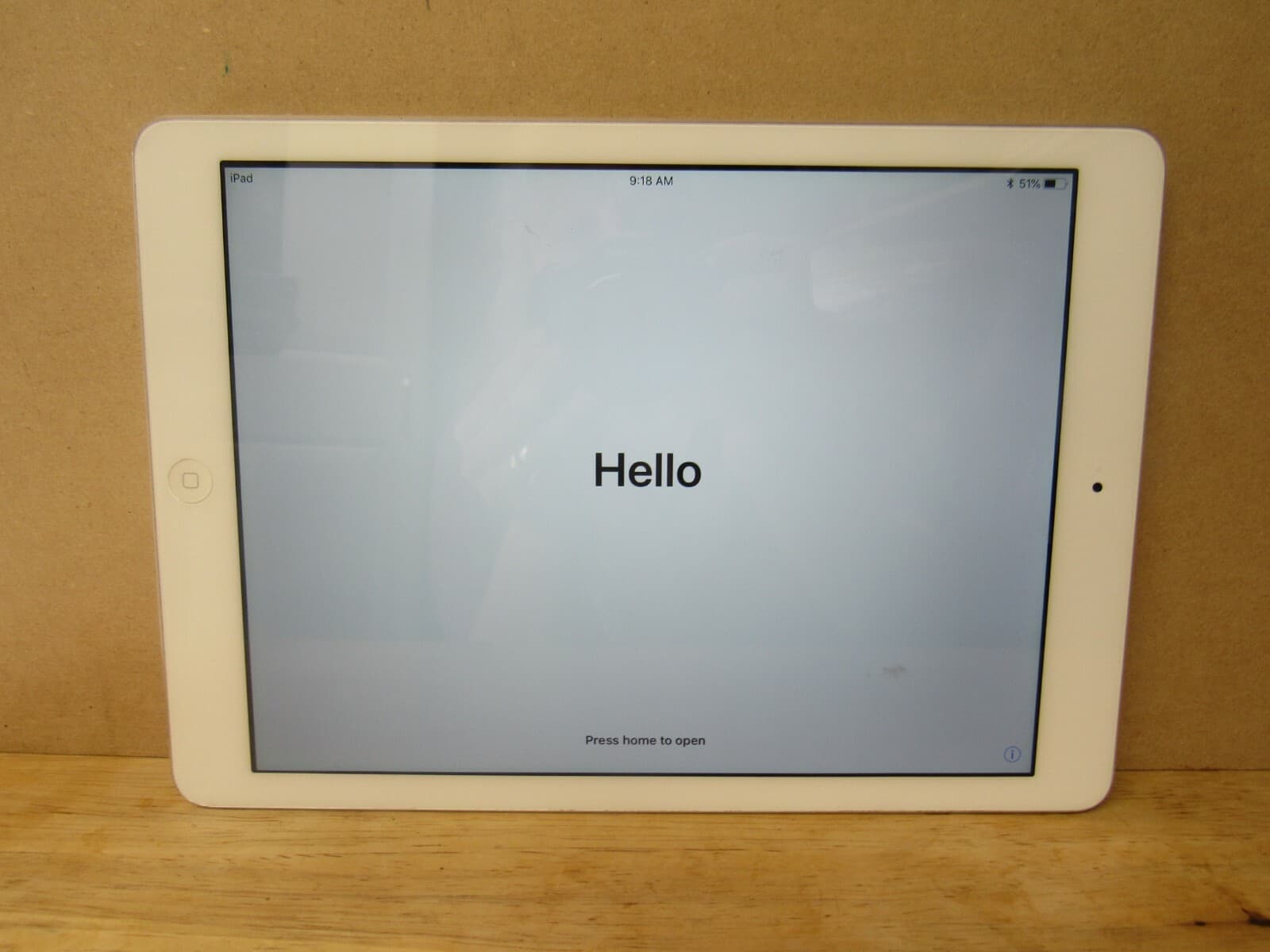 Apple iPad Air WiFi 16gb White / Silver Model A1474 Excellent Condition