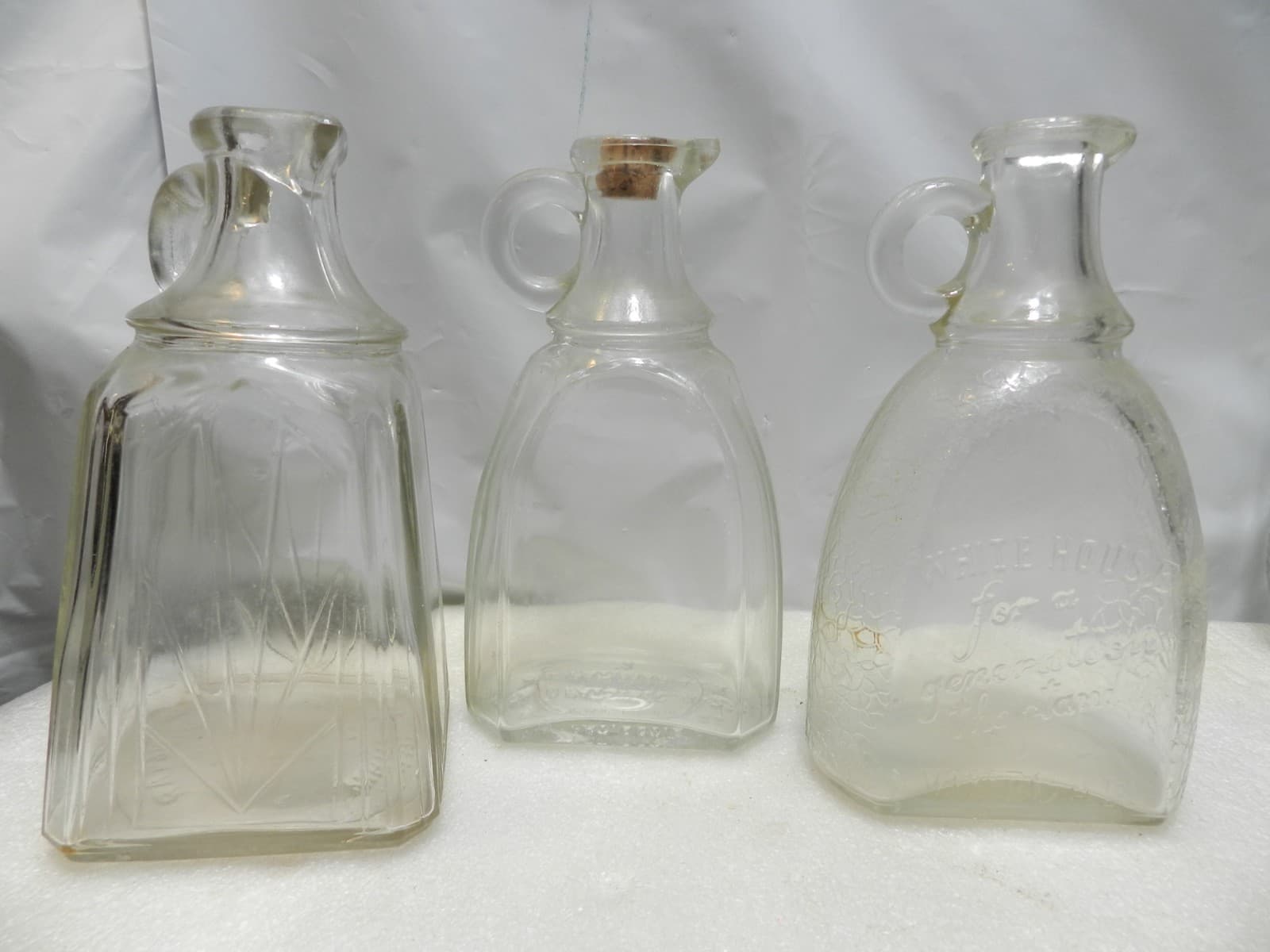 3 WHITE HOUSE VINEGAR Embossed Bottle Crackle Clear Glass Design C62J