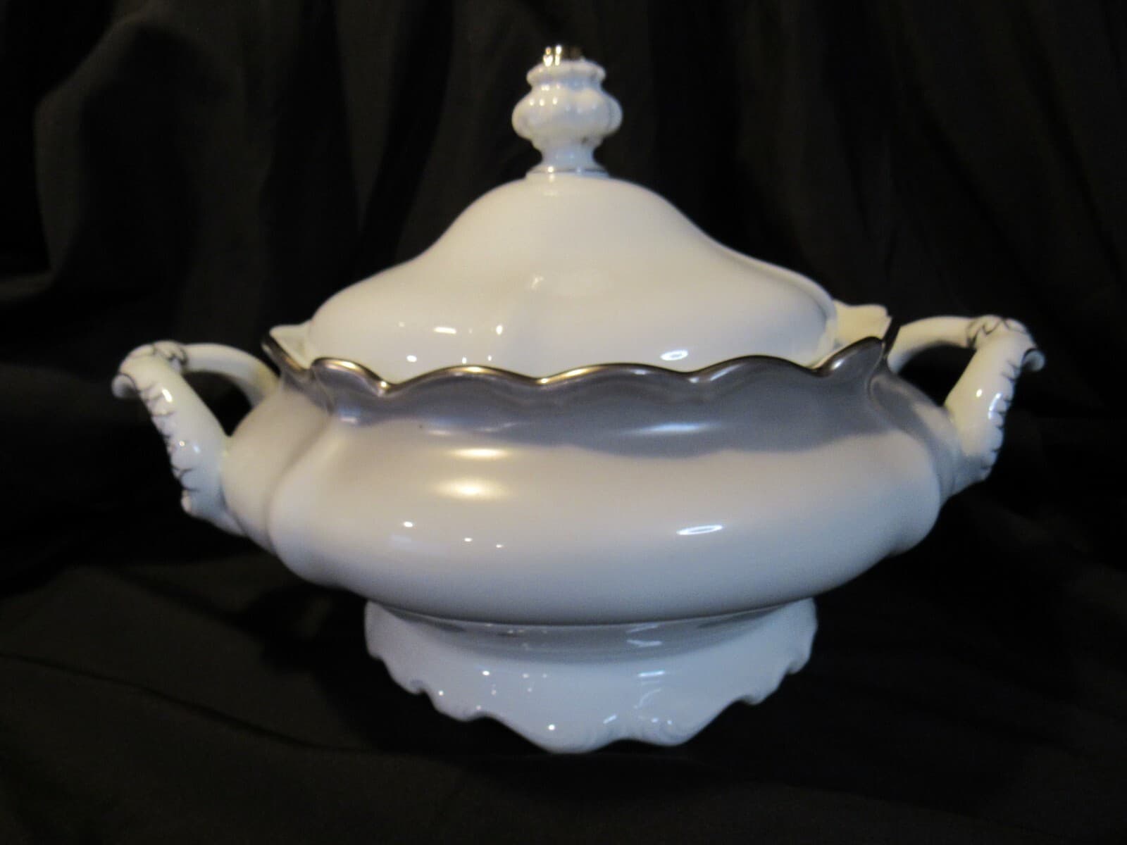 Round Covered Vegetable Platinum Baroque JOHANN HAVILAND White Silver Trim F97