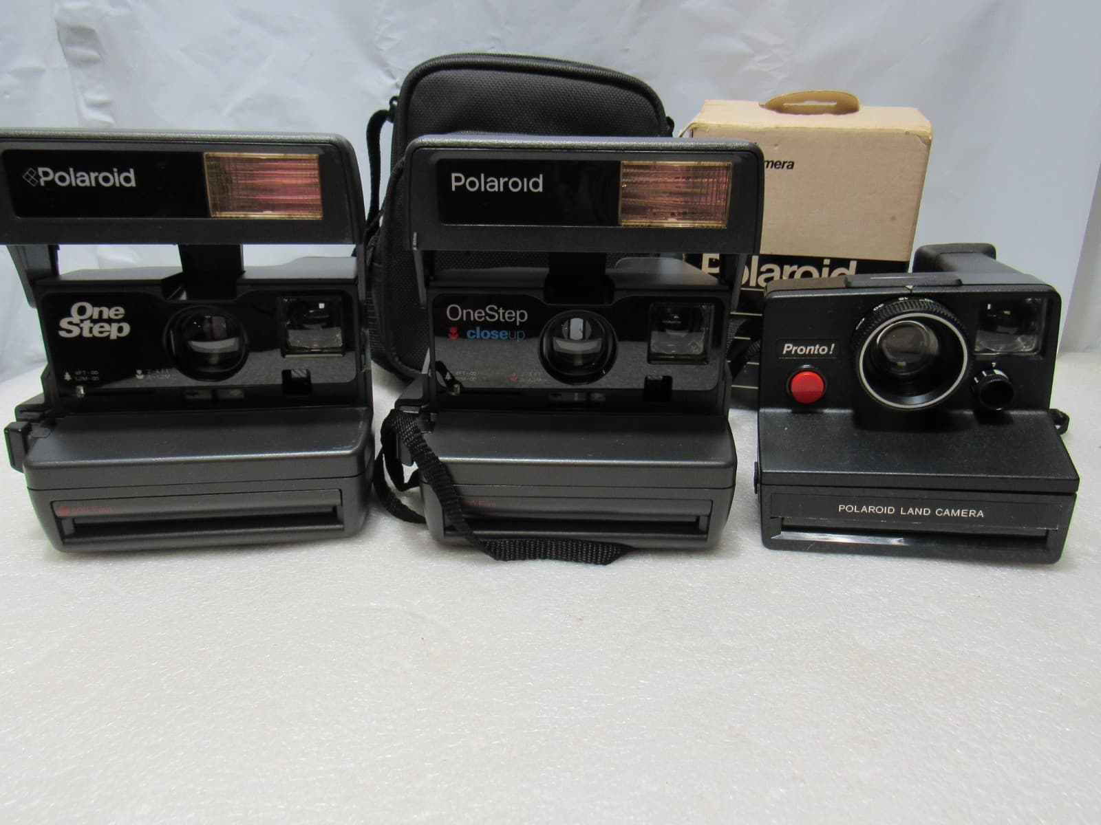 3 Polaroid OneStep Closeup / Land Instant Film Camera W/ Case (W62J)