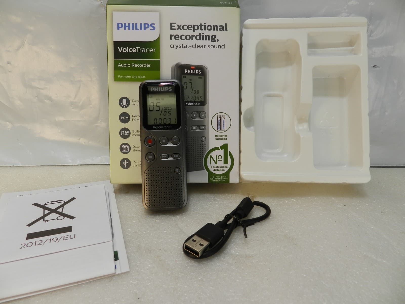 Philips VoiceTracer Audio Recorder Exceptional Recording 8GB Memory DVT1120 Y41K