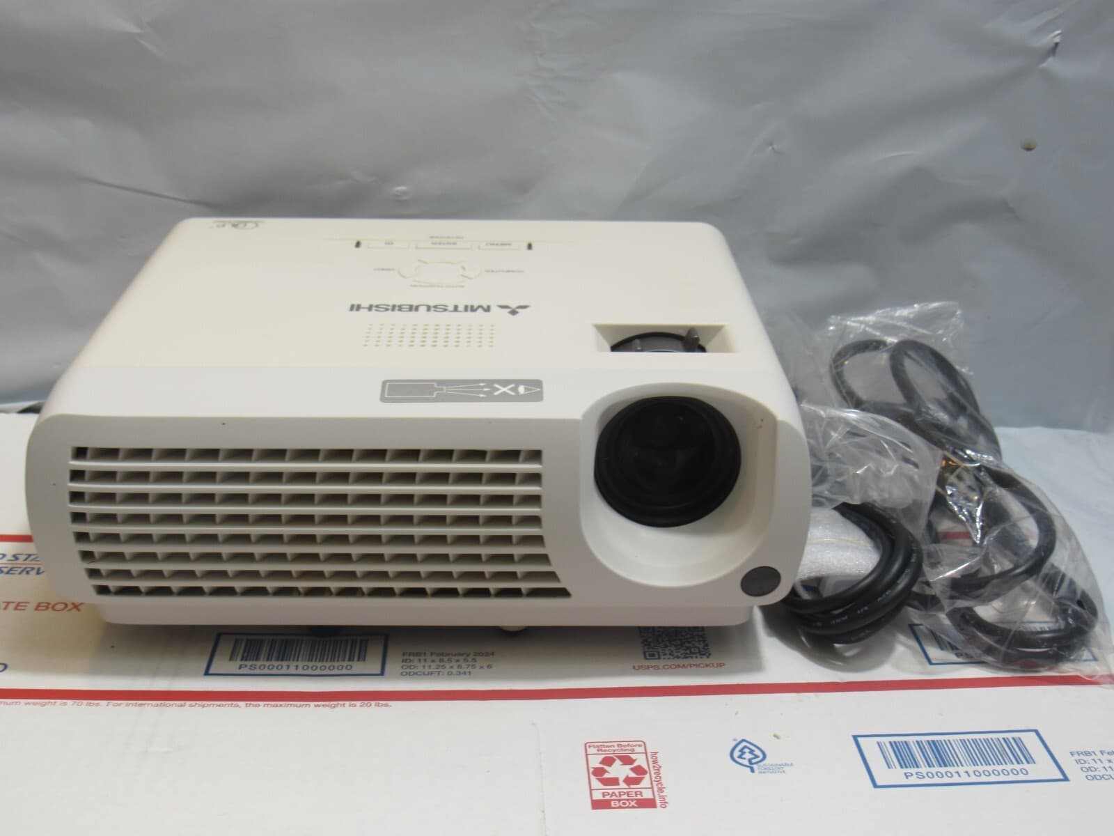 Mitsubishi Keystone 2500 Lumens DLP 1024x768 Projector (L30J)