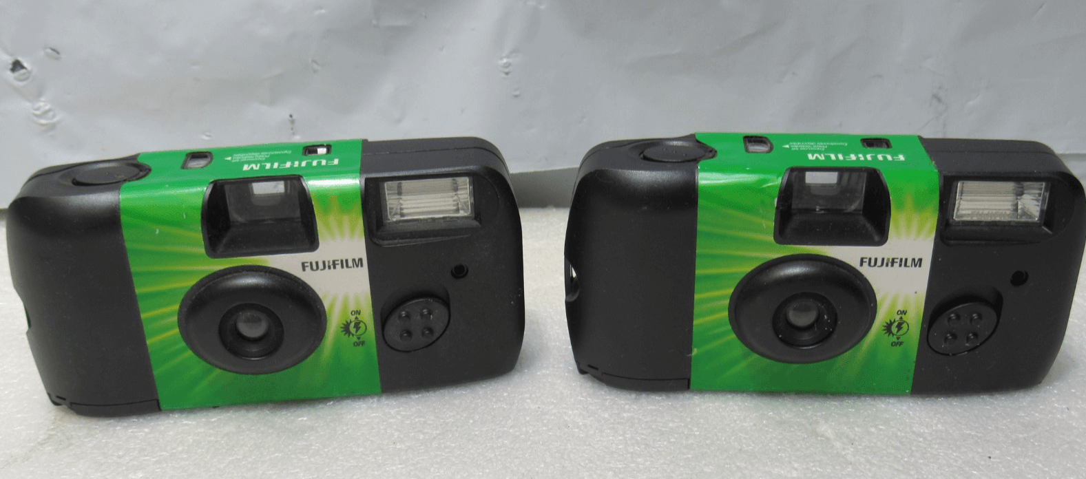 2 Vintage FUJIFILM QuickSnap Flash Camera 54 Exposure New Exp 2014 2015 (V51M)