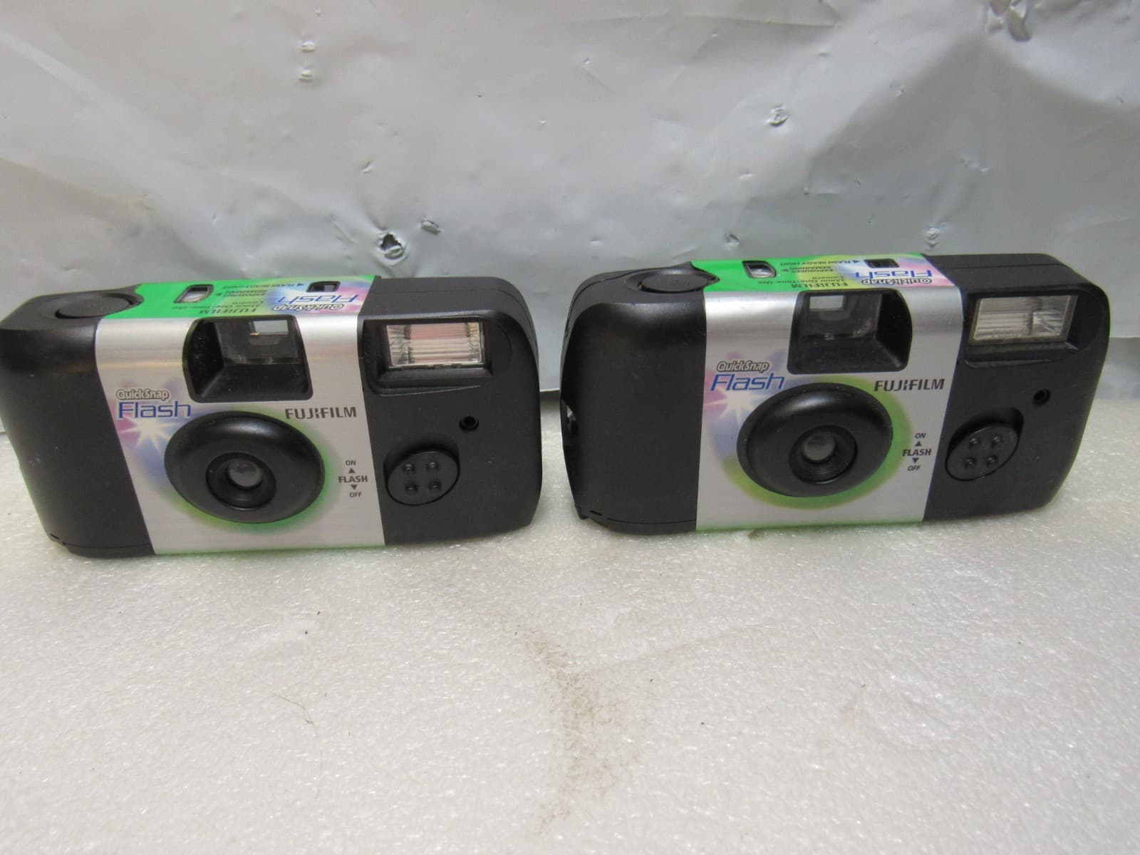 2 Vintage FUJIFILM QuickSnap Flash Camera 54 Exposure New Exp 2015 2016 (V56M)