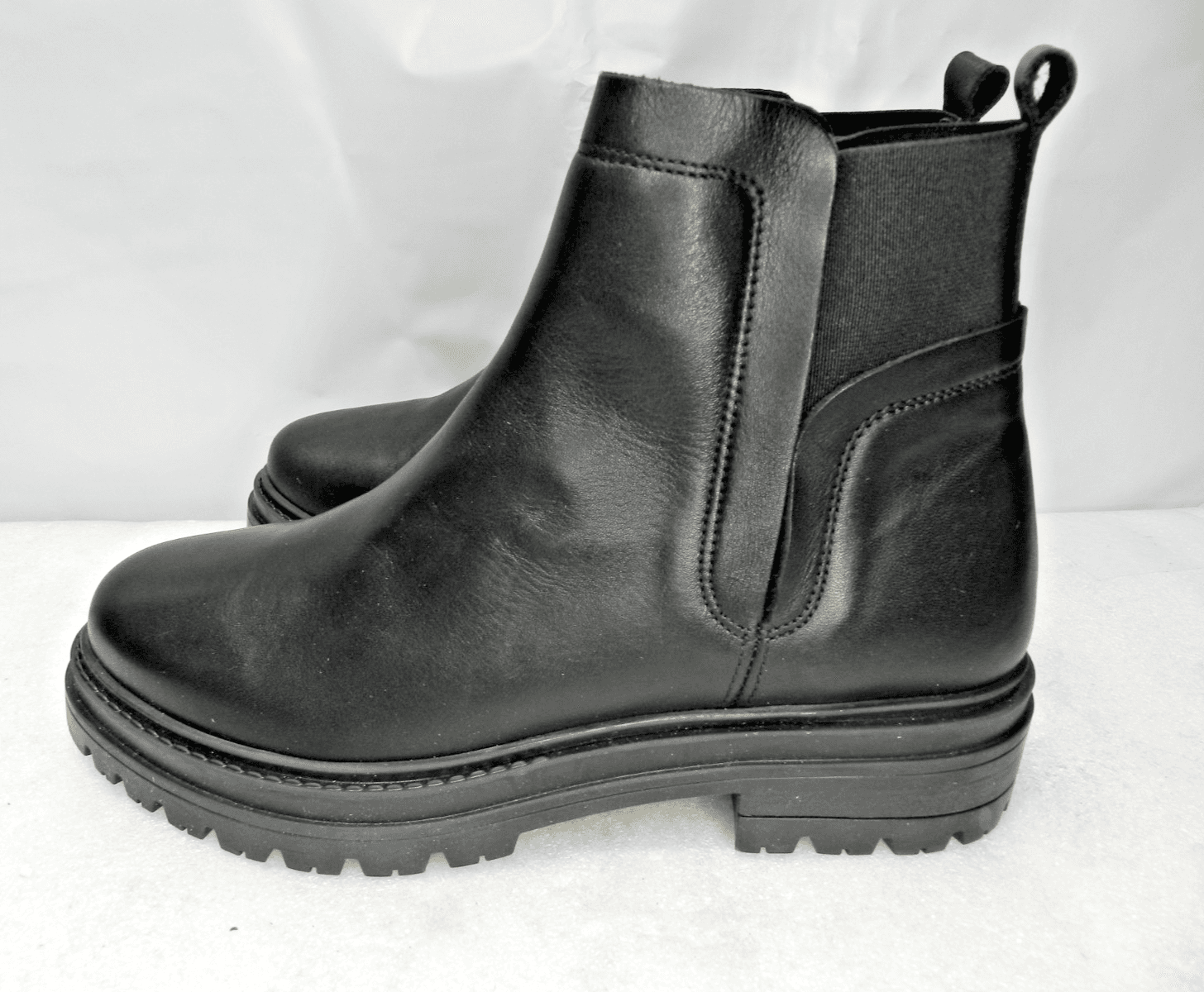 Steve Madden Black Chelsea Chunky Heel Ankle Boots Pull On Leather US SZ 7 (L5K