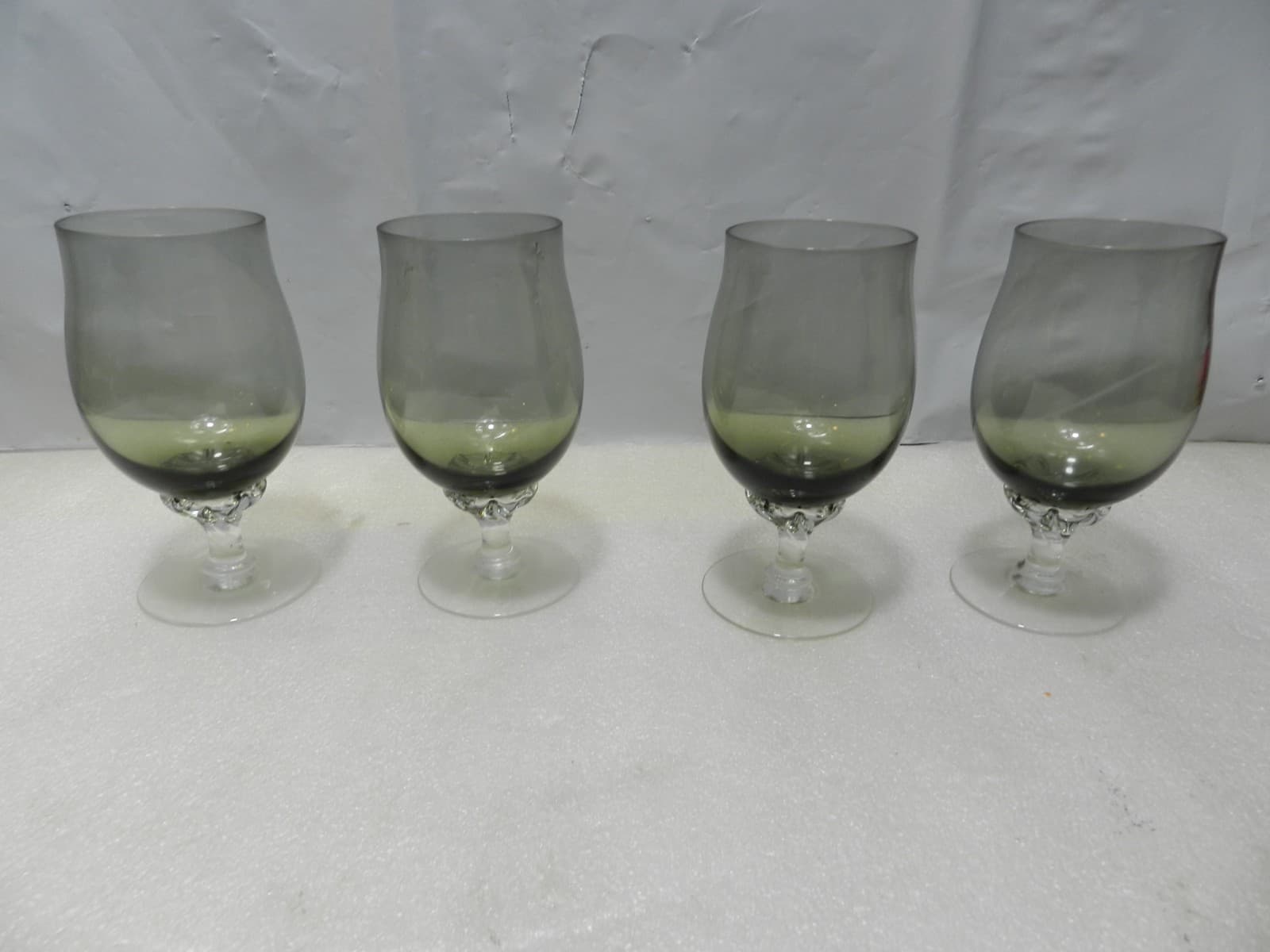 4 Sasaki Smoke Black/Gray Coronation Stim 4 3/4" Tall Wine Glasses B32K