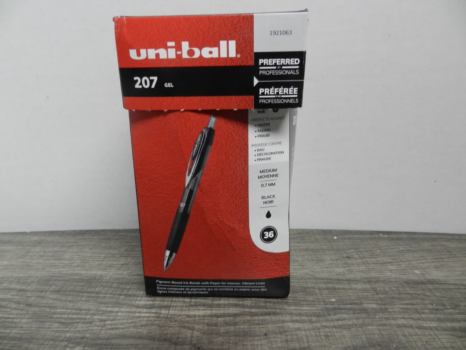 uni-ball 207 Retractable Gel Pen, 0.7 mm Medium Tip, Black, Pack of 36 C5K
