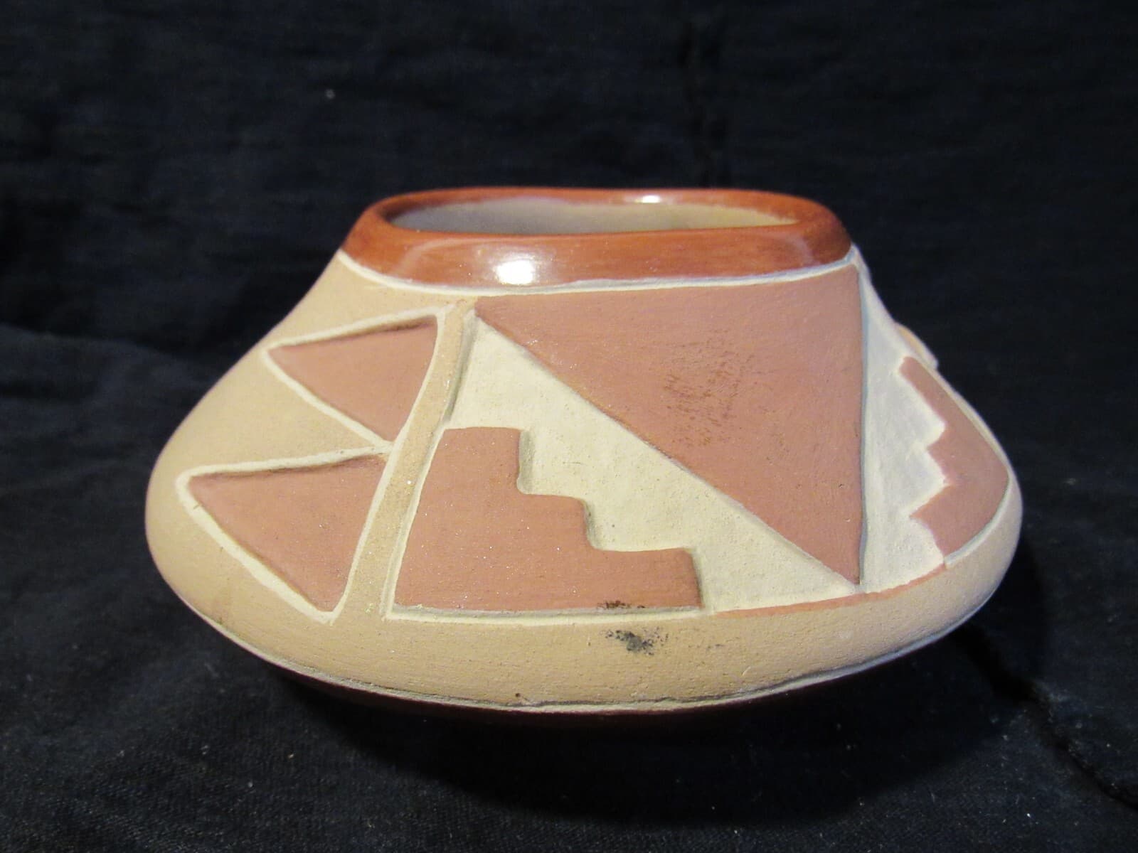 Pueblo Carved Etched Clay Pottery Vase New Mexico W82S