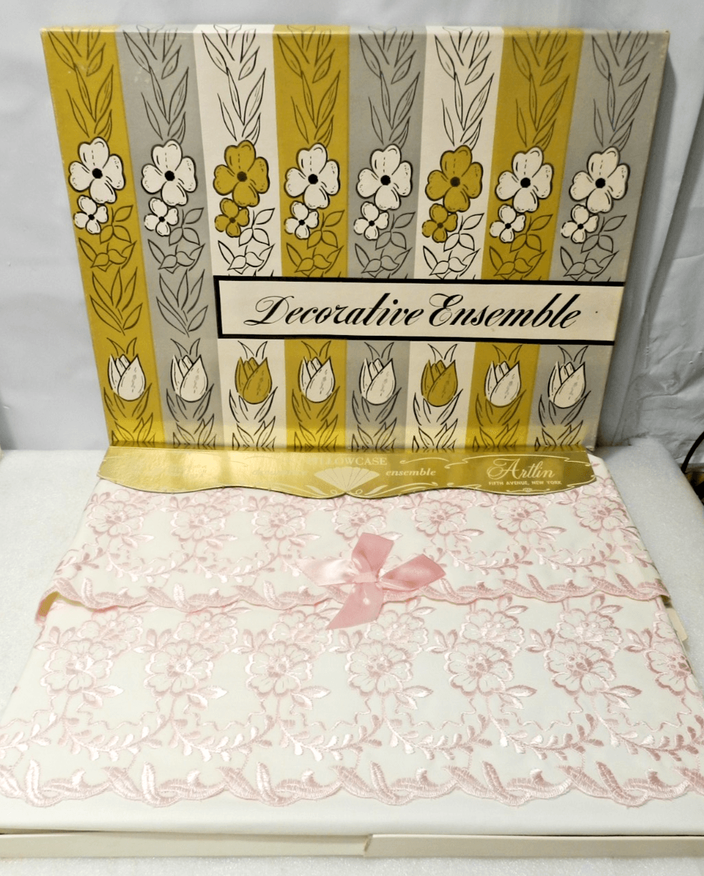 Artlin Pillow Case Ensemble Cotton Fifth Ave NY Embroidered White/Pink L37J