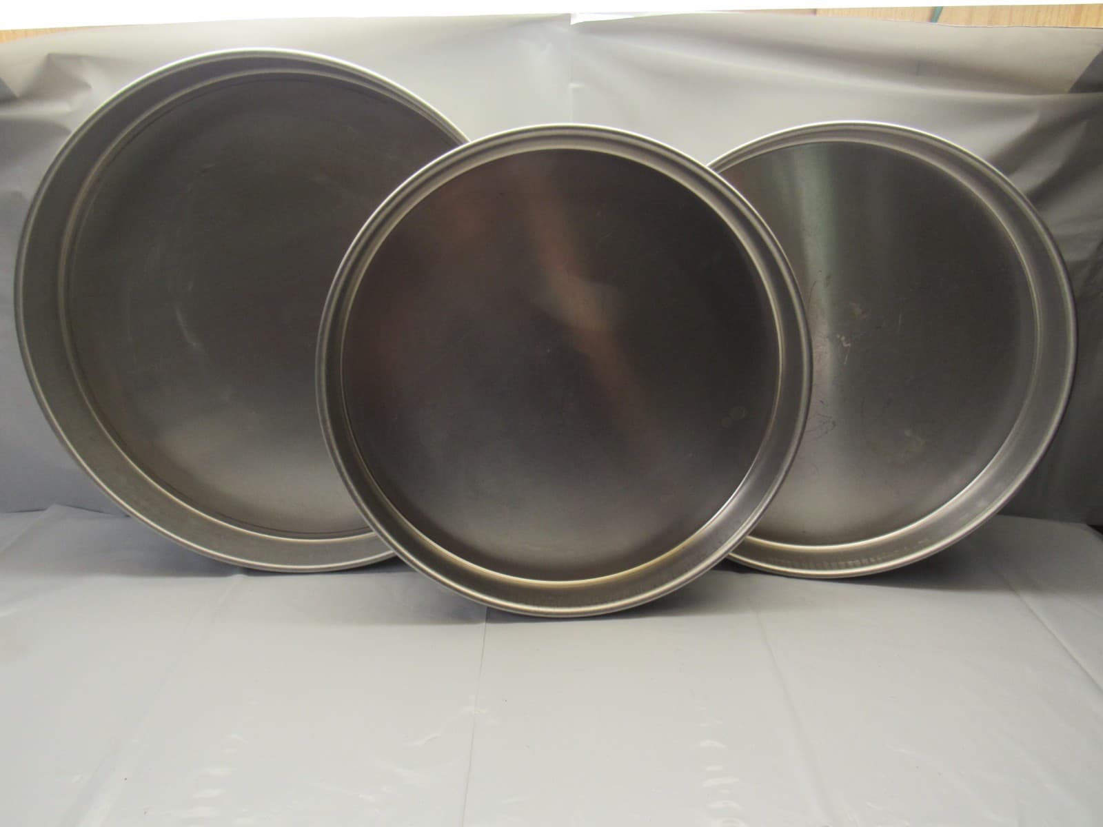 3 Magic Line Cake Pan Round 14 X 2 / 16 X 2 Professional Heavy Gauge Alum. K66K