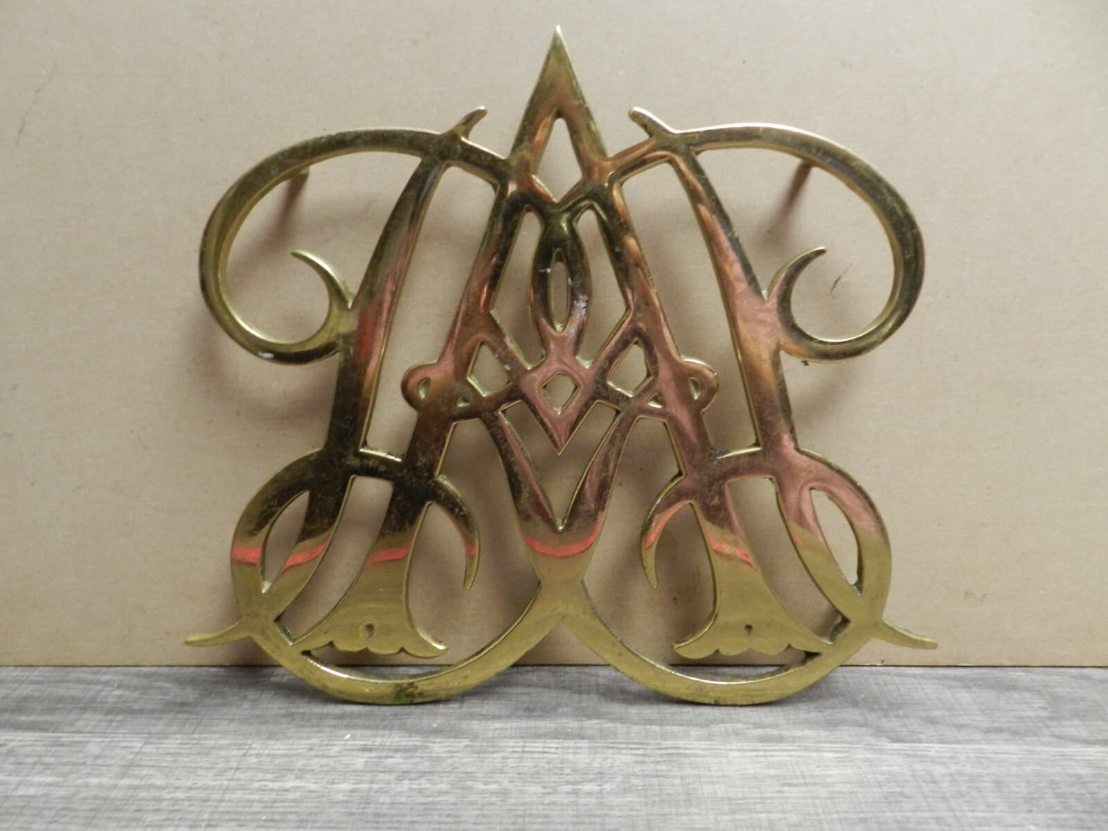 Queen Ann Cypher Williamsburg VA Metalcrafters Brass Trivet CW10-10 K5