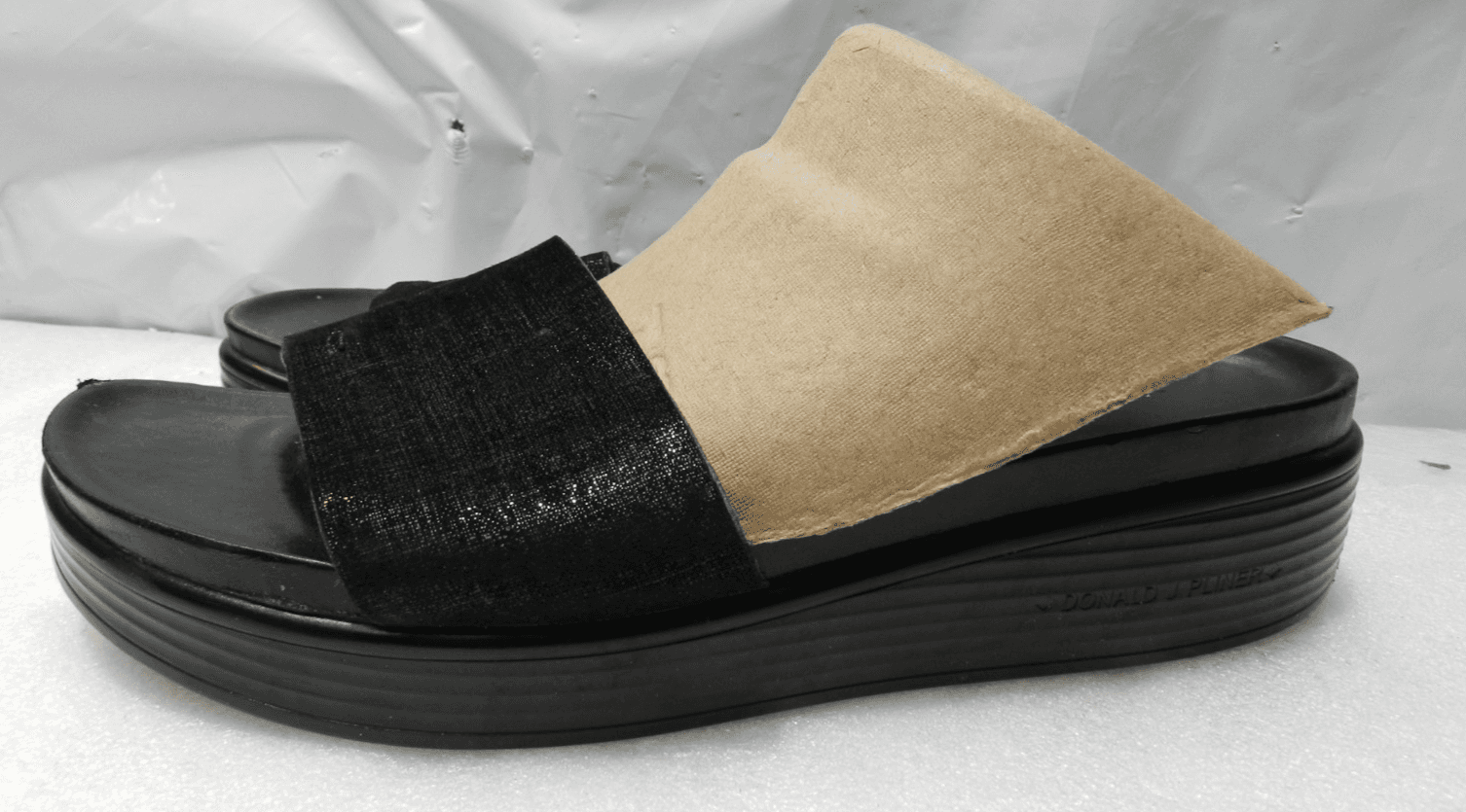 Donald Pliner Sandals Womens 9 US, Black FIFI Slide Wedge Platform Thong (H18K)