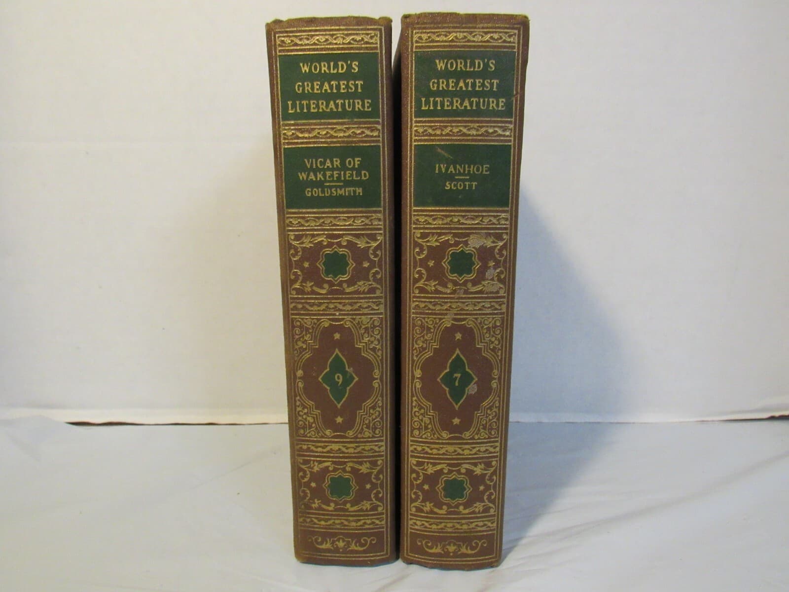 2 World’s Greatest Literature Books - Ivanhoe / Vicar of Wakefield Hardback H23K