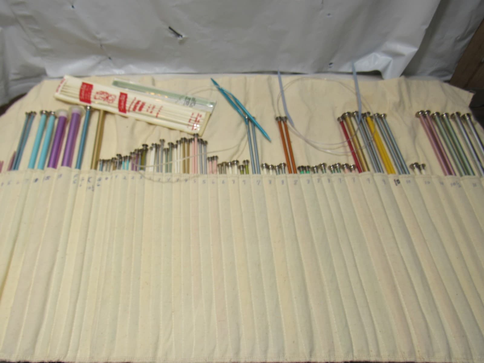 Vintage Knitting Needles 73 PCS (35 sets) with Roll Holder (Z20J)