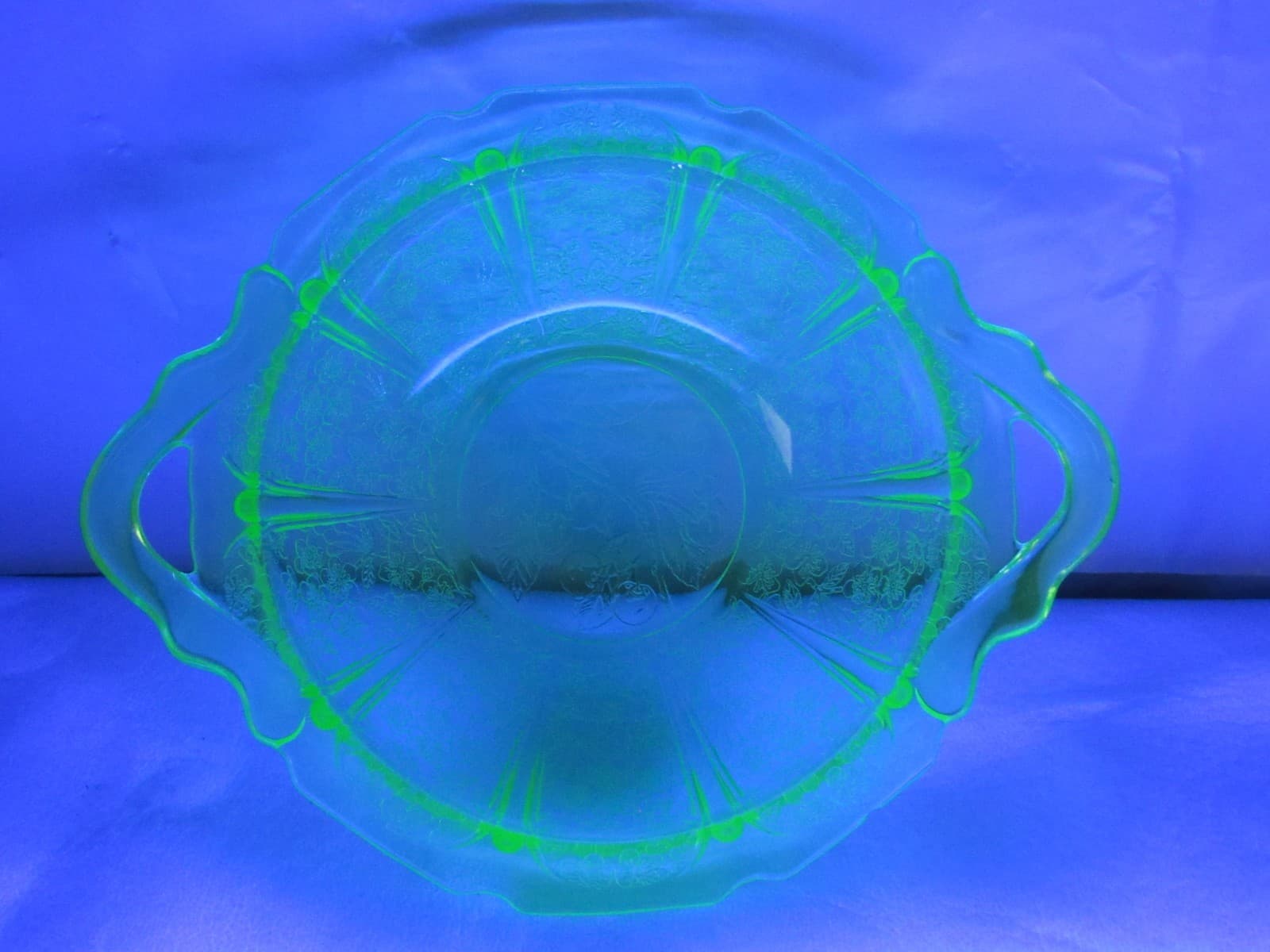Vintage Uranium Depression Serving Glass Bowl Floral Pattern & Handles 9" S93JJ