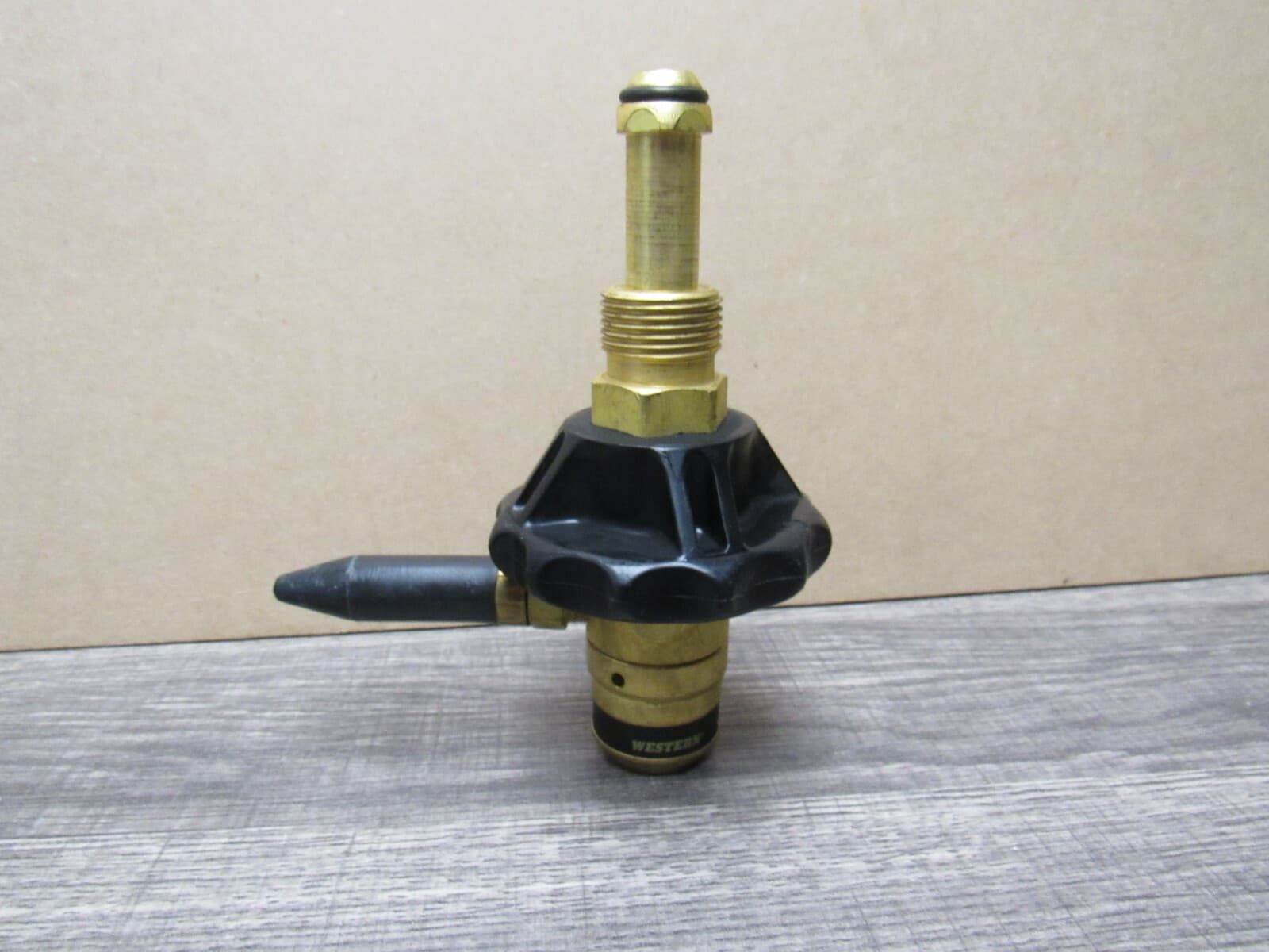 Western Compressed Gas Regulator for Helium Balloons RPB-6 Series (J)