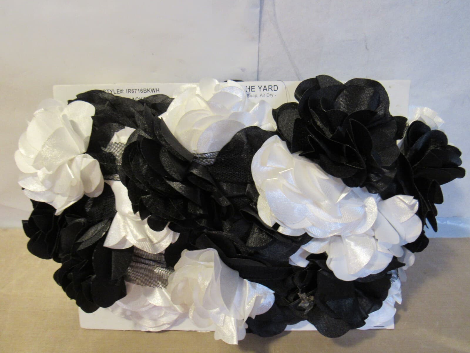 10 Yards Flower Trim Embellishment Black White New X79J