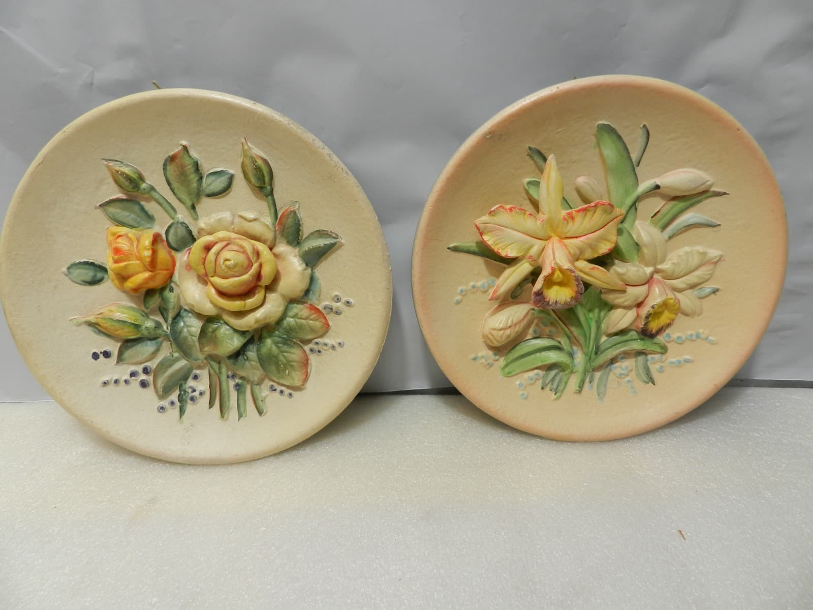 Two Vintage 1962 Napco Bossons England Floral 3D 6" Wall Plates- Chalkware Z96J