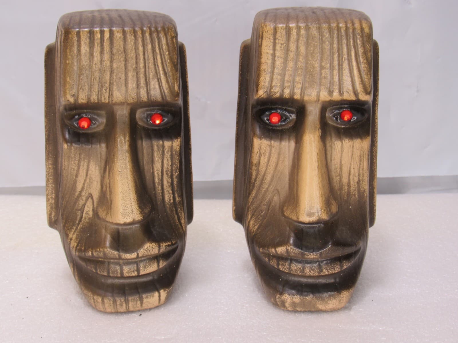 2 Vintage EFCCO Tiki Moai Easter Island Head Ceramic Salt & Pepper Shakers U44JJ