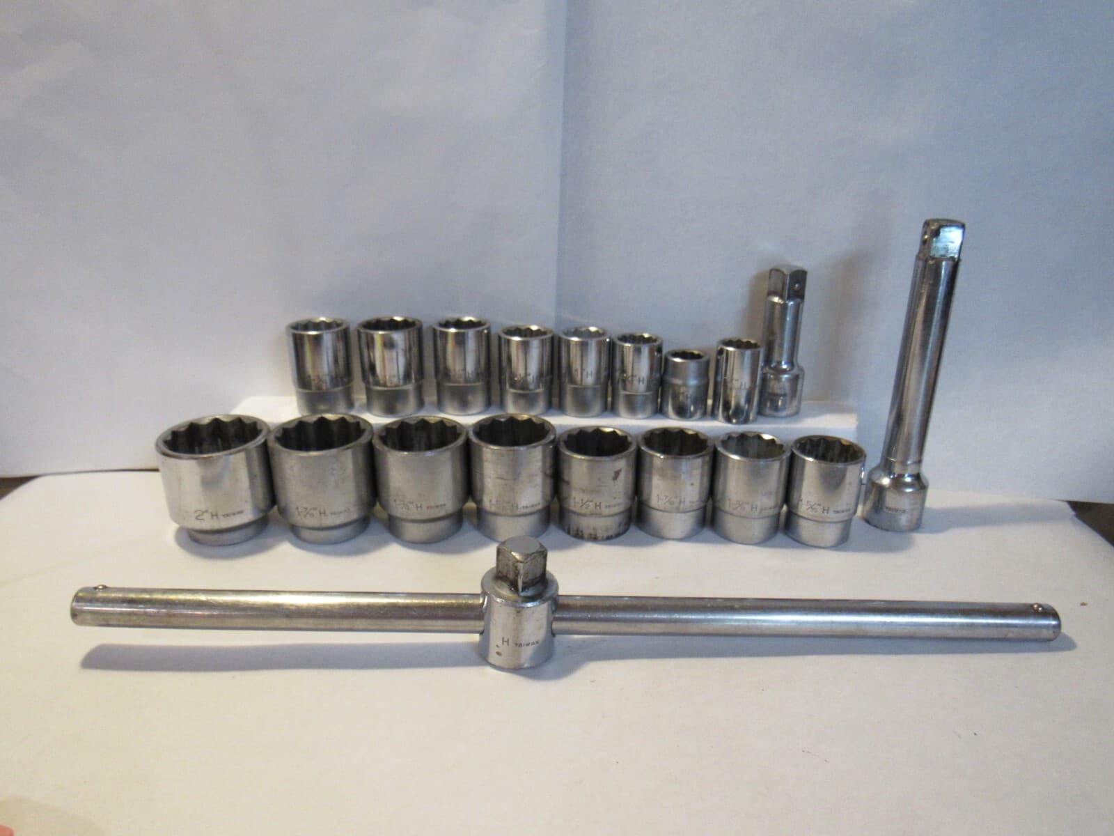 19 pc Heavy Duty SOCKET SET 2" - 3/4" Sockets /2 extenders/1 Break Bar (H67KD