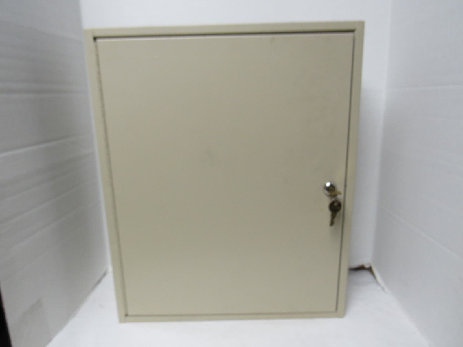 MMF industries 300 key metal storage box W41J