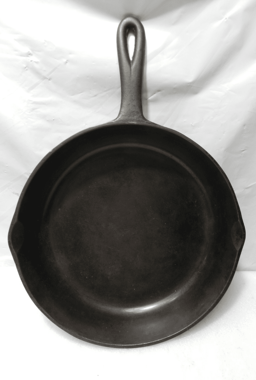 Vintage Unmarked Cast Iron Skillet # 8 Heat Ring Sits Flat 10" (I34S)