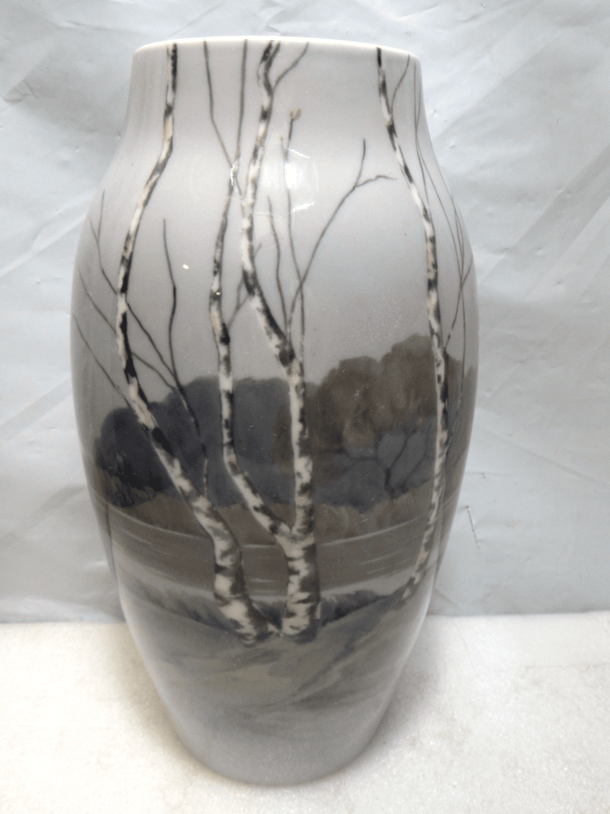 Bing & Grøndahl B&G Danish Porcelain Vase Natural Scene 10” 243/8322 (I45S)