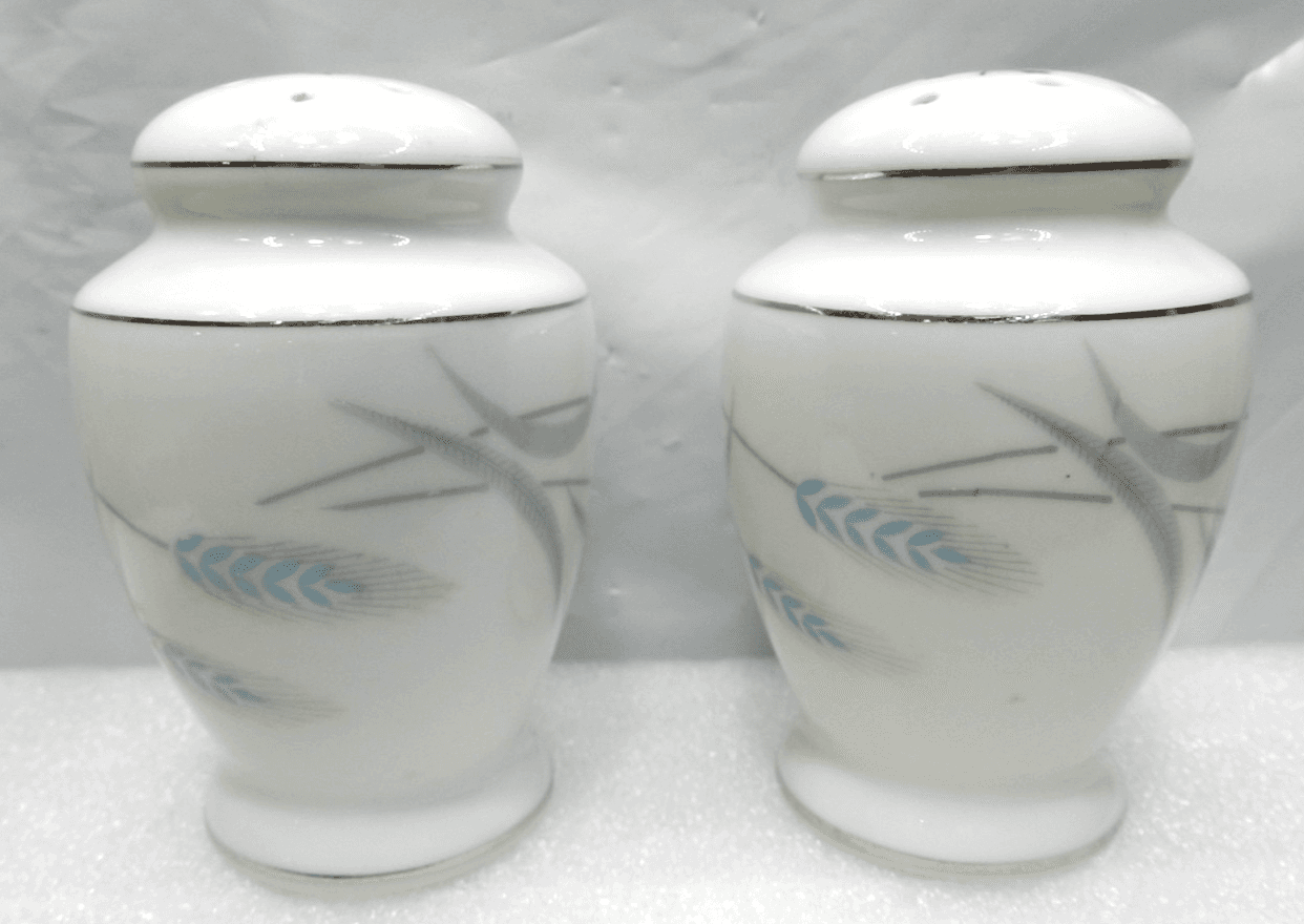 Vintage Valmont China Royal Wheat Salt & Pepper Shakers (H6J)