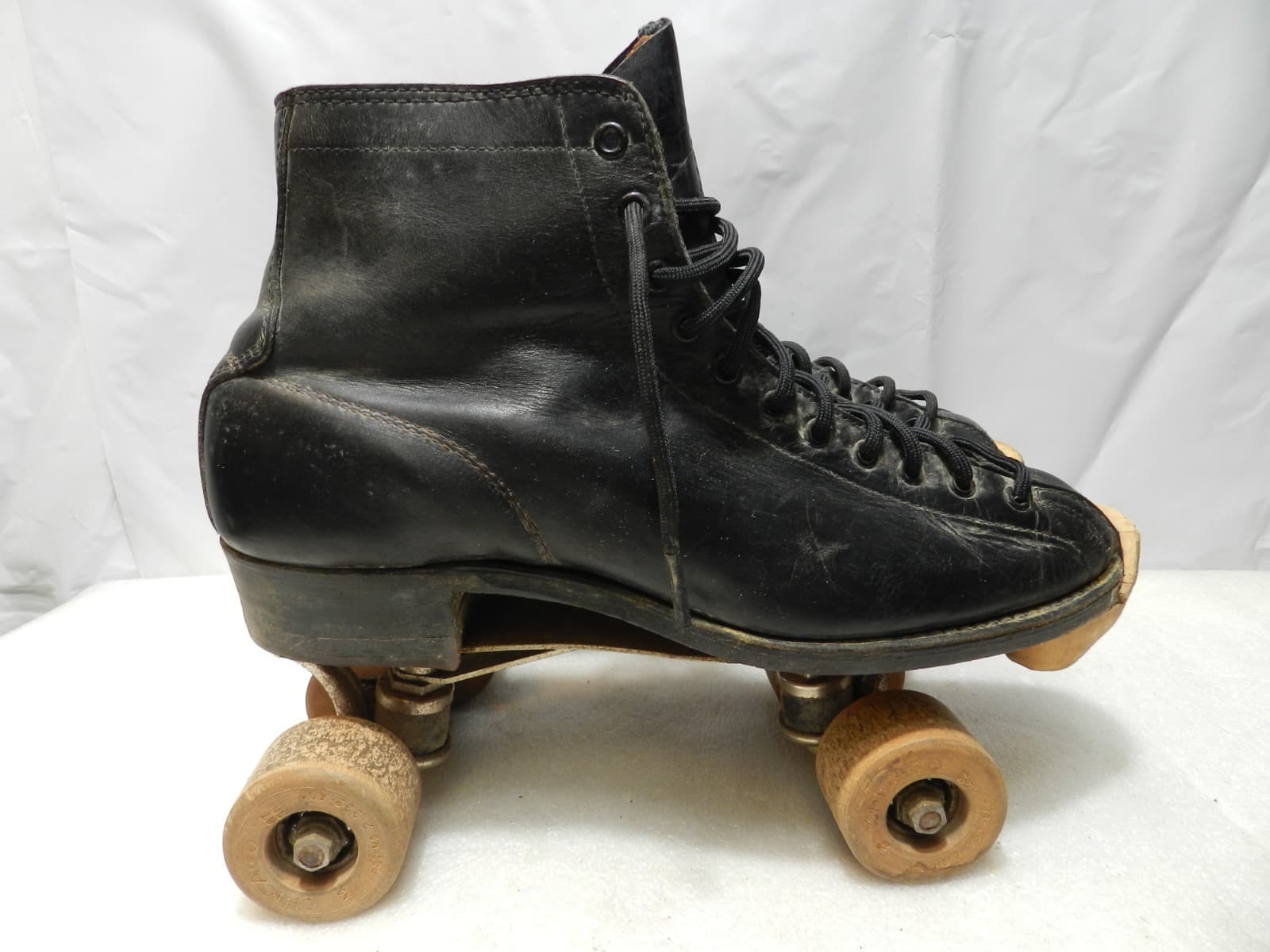 Vintage HYDE CHICAGO Black Roller Skates Men's Wood Wheels C25K
