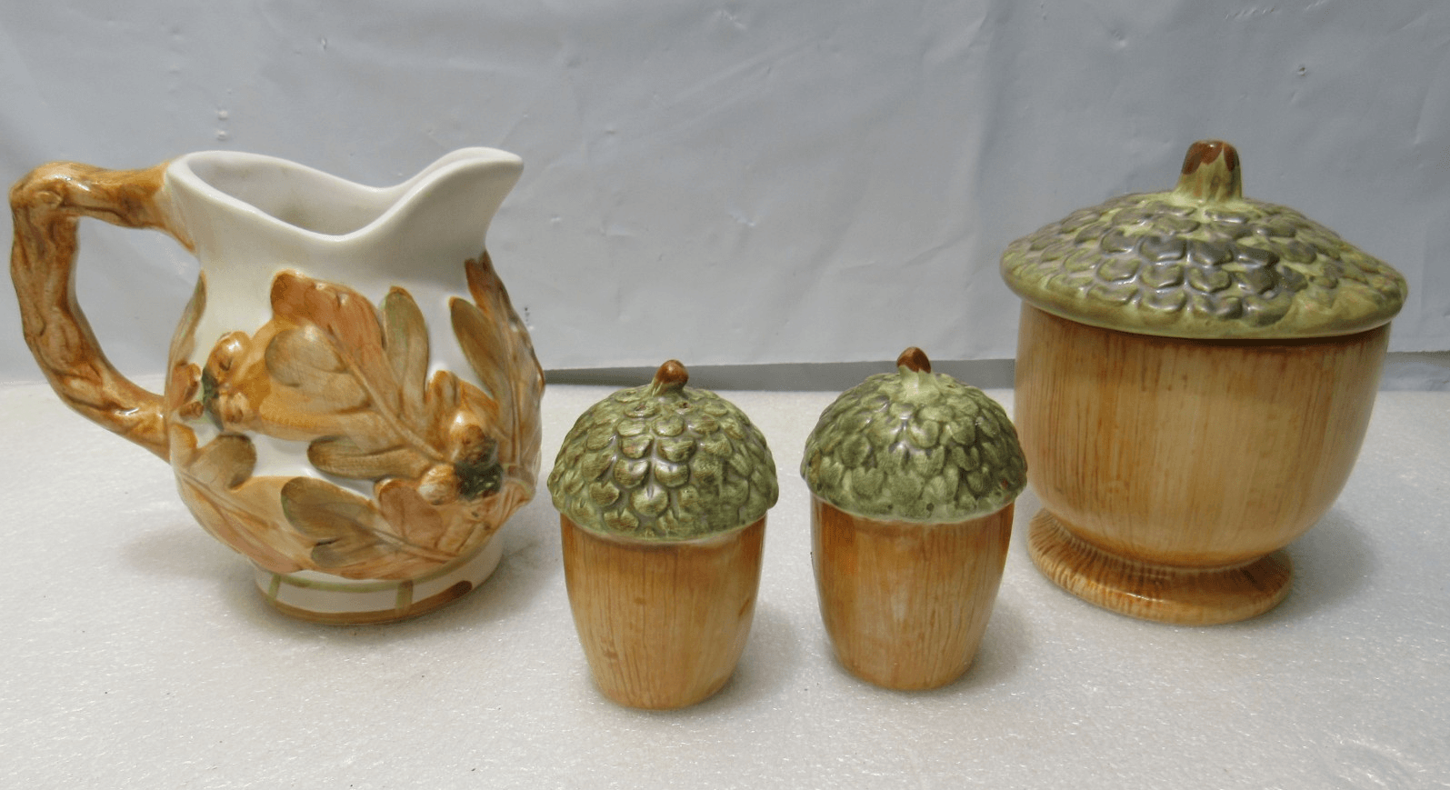 Hallmark Fall Acorn Leaves Cream & Sugar w/ Salt & Pepper Shakers (U75M)