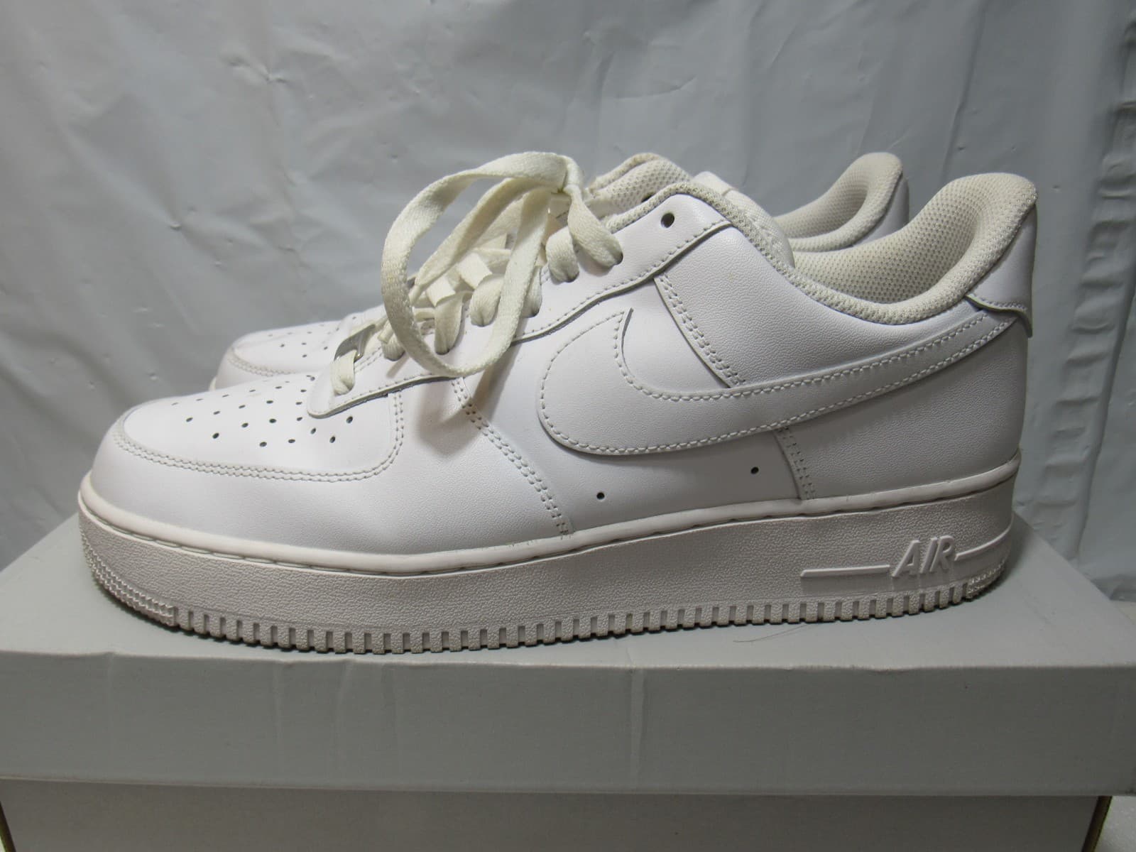 Nike Air Force 1 07 Low Men Size 12 Shoes Triple White CW2288-111 (U95K)