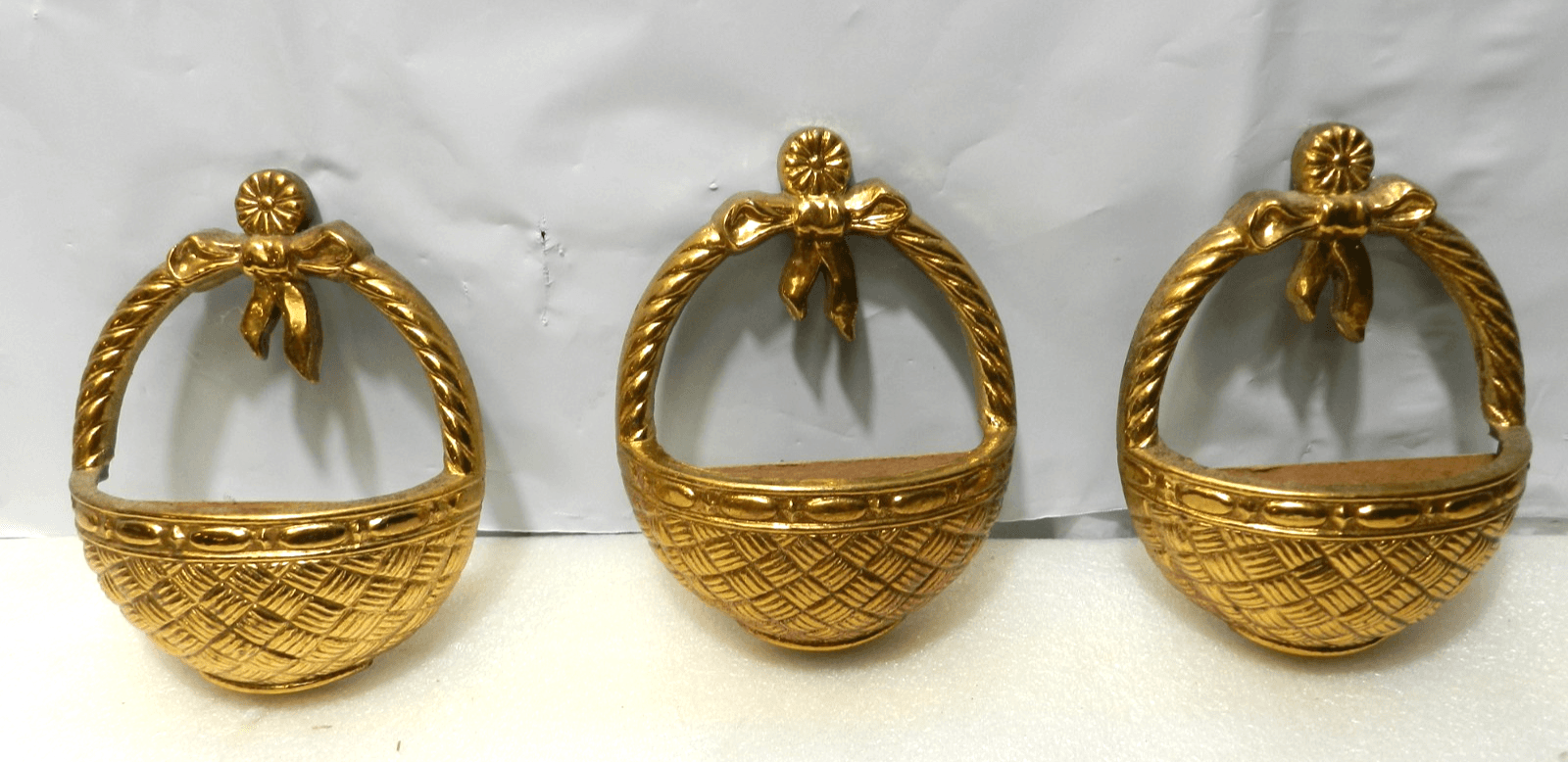3 Vintage Burwood 2818 Small Basket Shaped Wall Planters Plastic Bow 5" Z66J