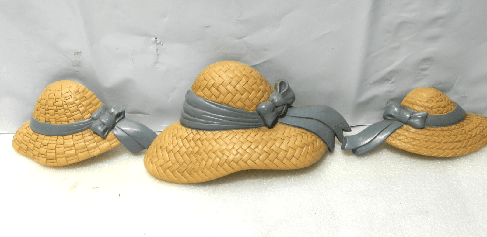 3 Vintage Burwood Plastic Straw Hat Wall Art Cottage Garden Decor Blue Bow Z65J