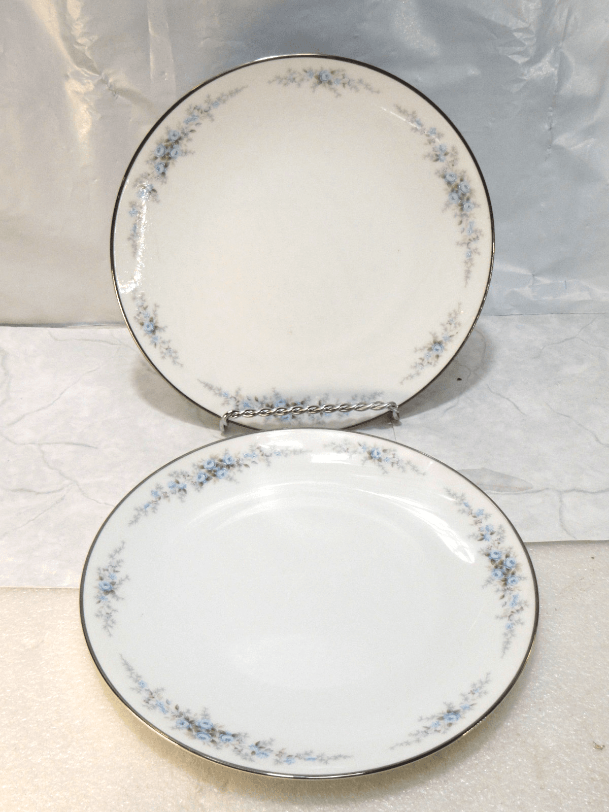 Retired NORITAKE ROSEBERRY 6241 Japan 2 pc Salad / Desert Plates (X83K)
