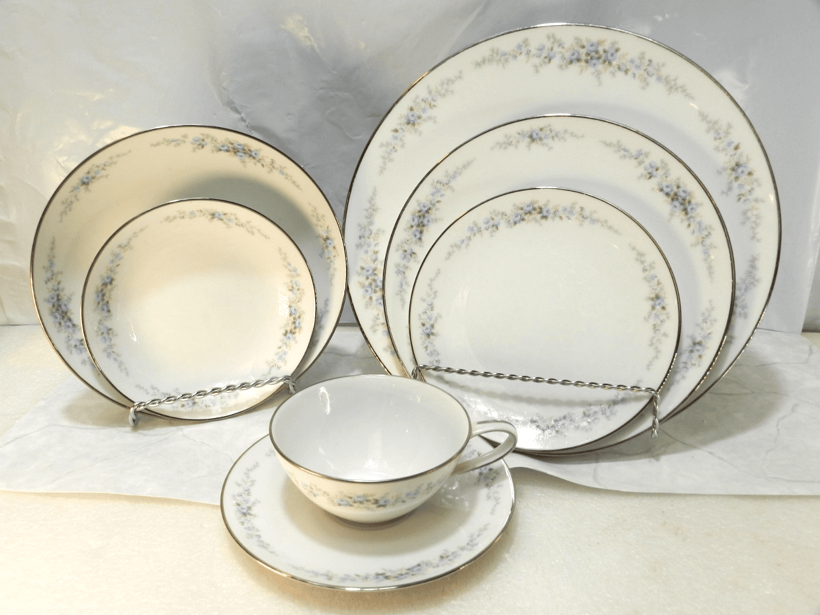 Retired NORITAKE ROSEBERRY 6241 Japan 7pc Place Setting Floral Print (X81K)