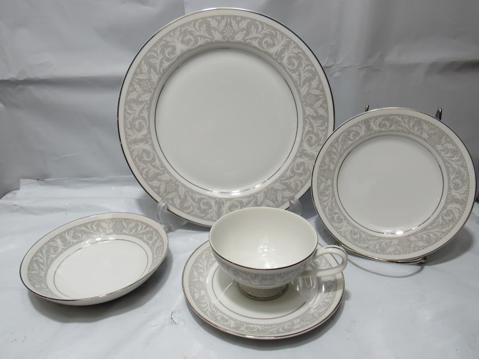 Imperial China Whitney 5671 5 pc Place Setting Dinnerware Set Gray/White (P25M)