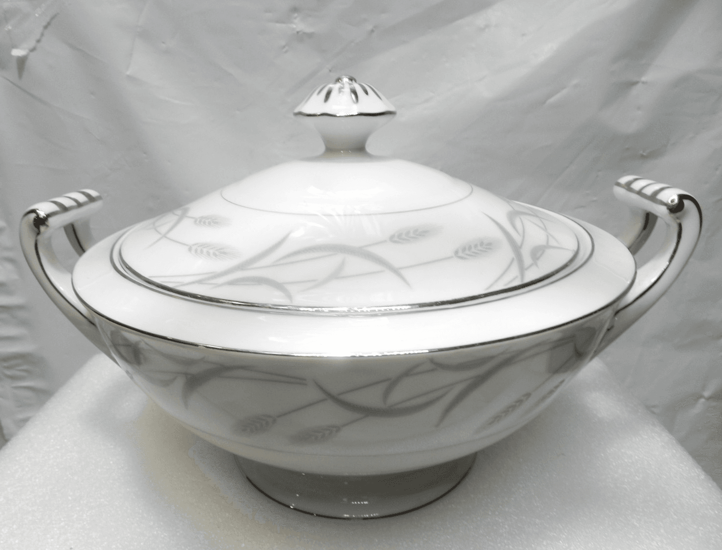 Vintage Valmont China Covered Serving Tureen Royal Wheat 1950's Japan (H17J)