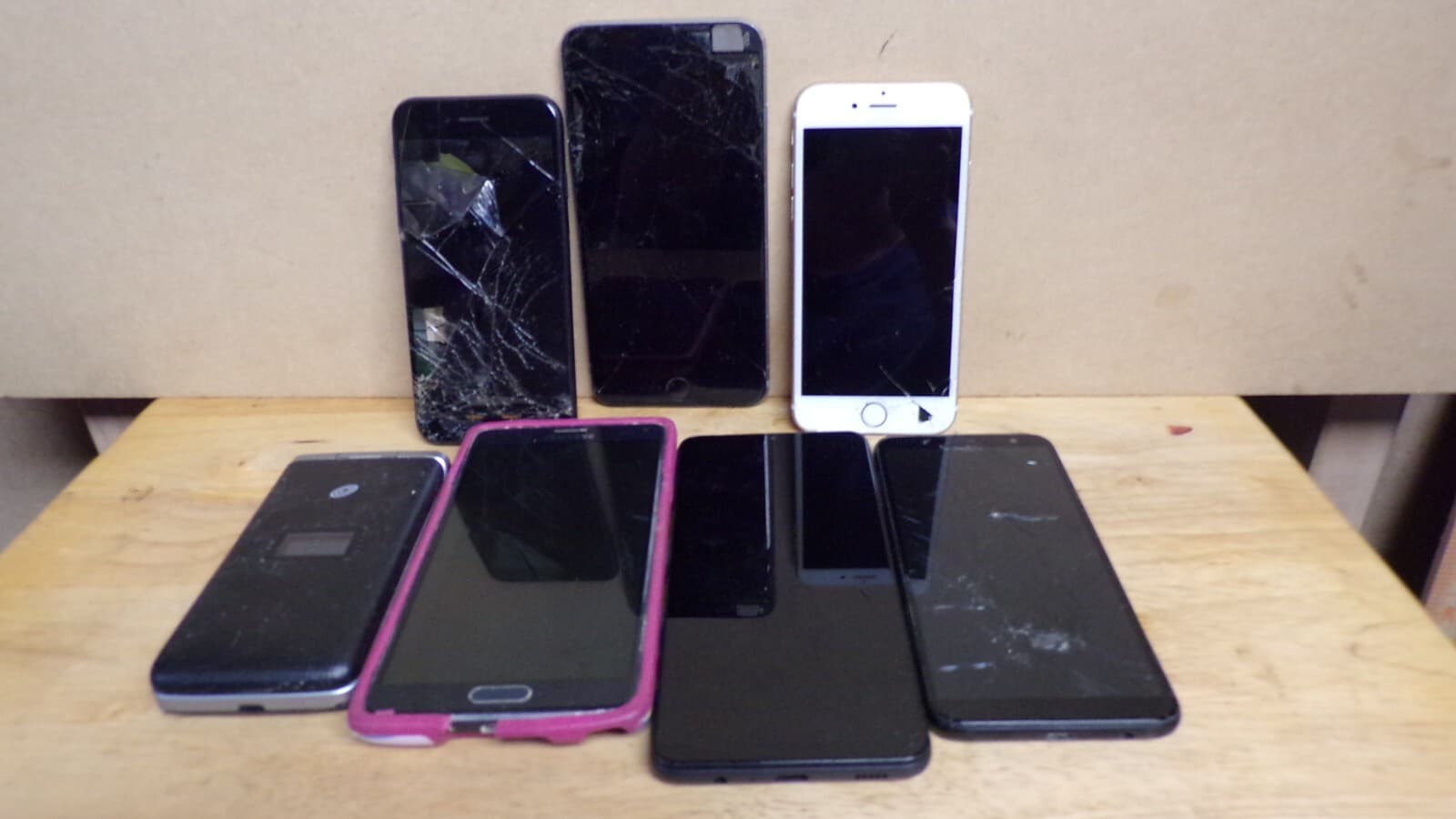 Lot of 7 Cell Phones - iPhones, Samsung "For Parts" or Repair (K)