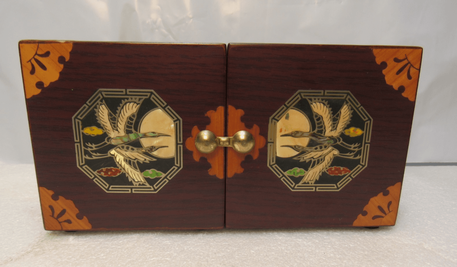 Vtg Asian Traditional Korean Mother of Pearl Inlay Lacquer Wood Jewelry Box W33J