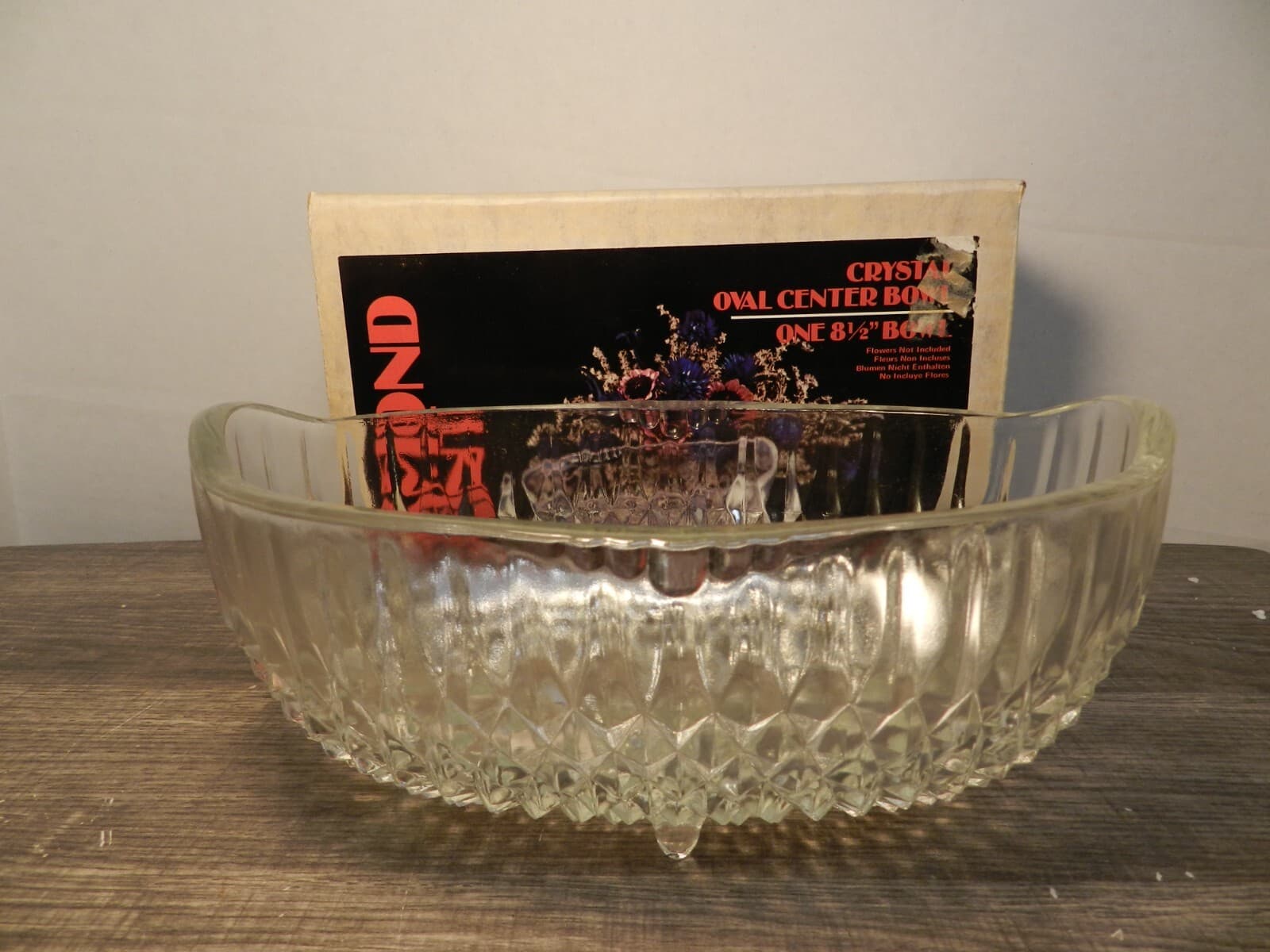 Beautiful Vintage Diamond Point 8 1/2” Oval Crystal Bowl With Box C89J